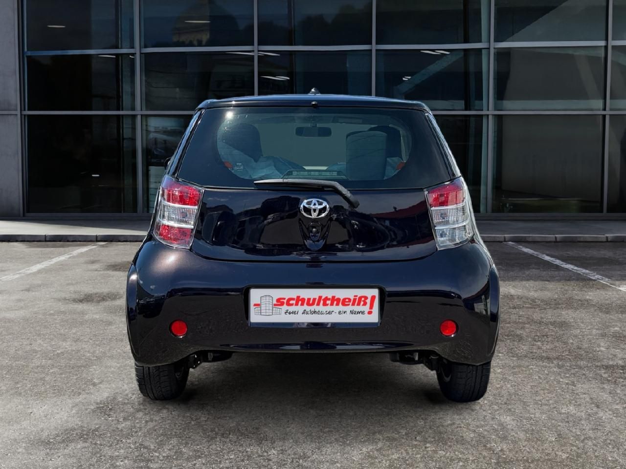 Fahrzeugabbildung Toyota iQ +