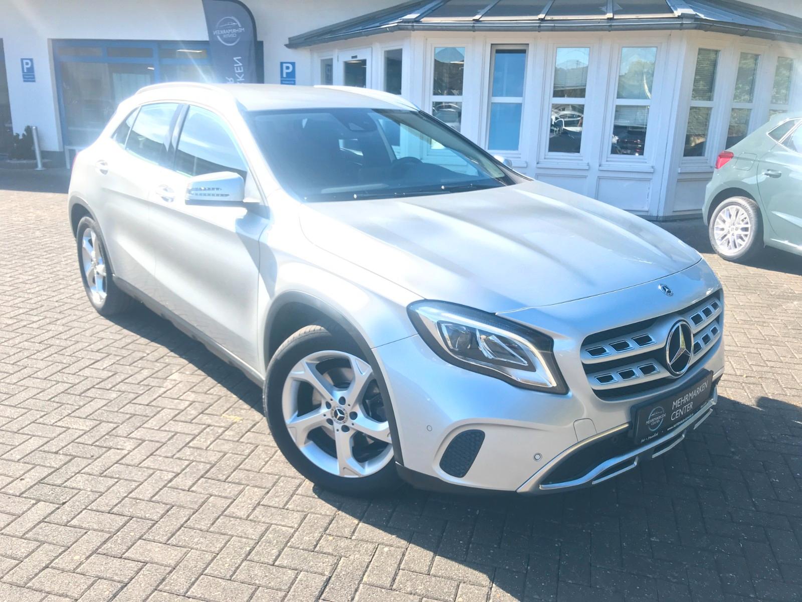 Mercedes-Benz GLA 220 4Matic, AHK *LED *Navi *PDC*Standhzg.
