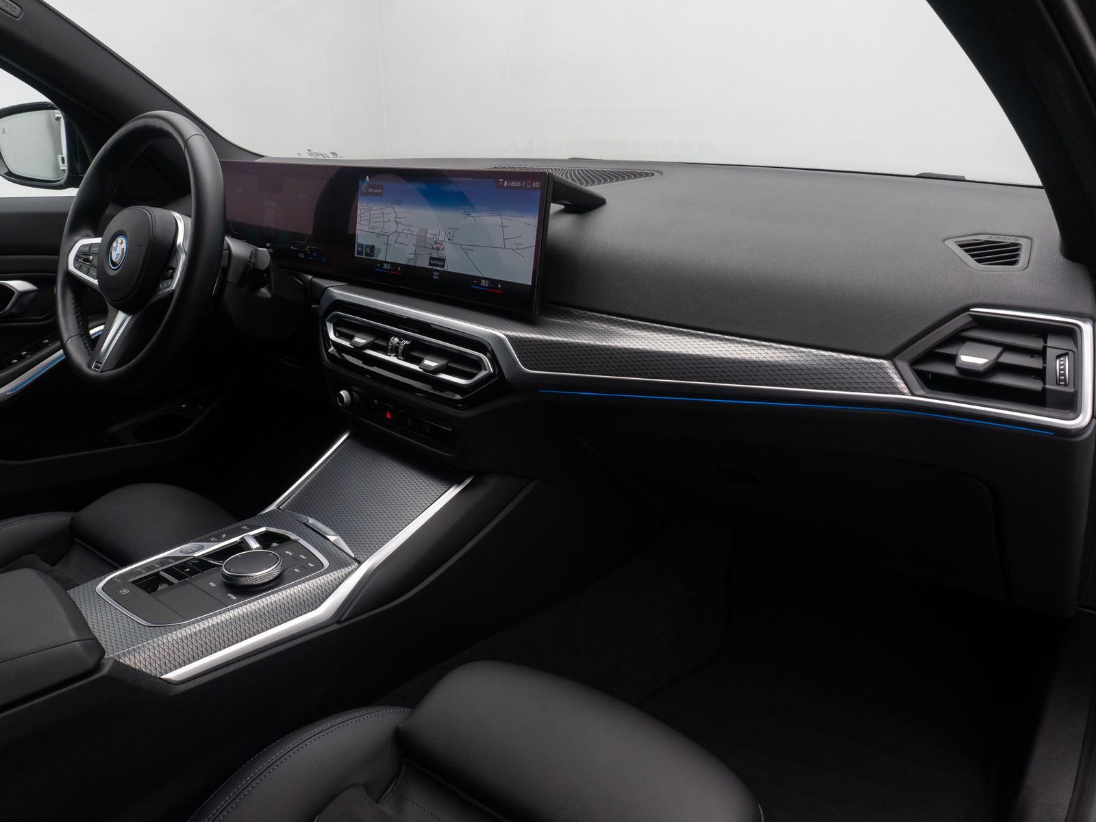 Fahrzeugabbildung BMW 330e M Sport DAB FernlichtAs HiFi Cockpit+19Zoll