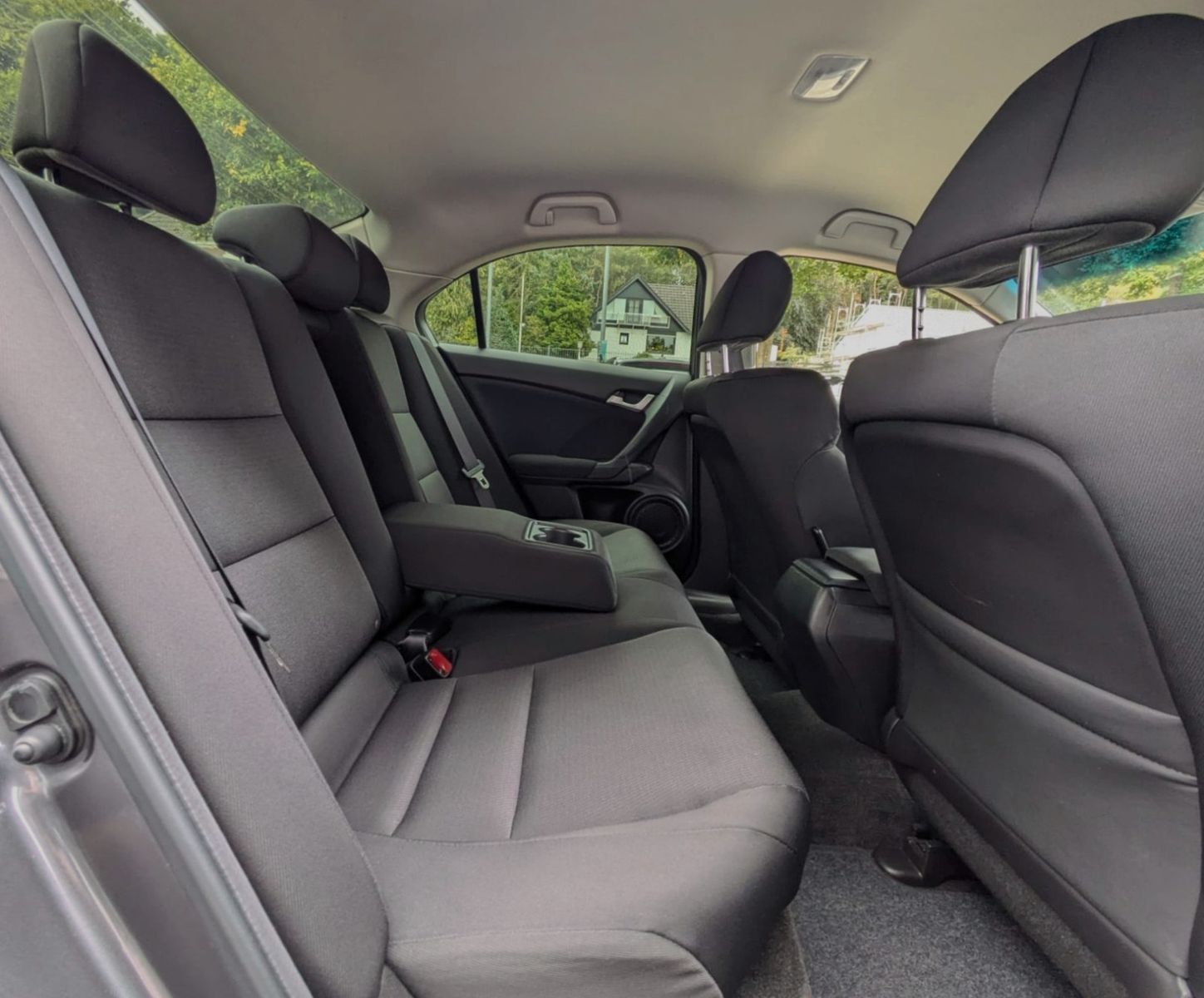 Fahrzeugabbildung Honda Accord 2.0i KLIMAAUT SITZHEIZUNG XENON GARANTIE!