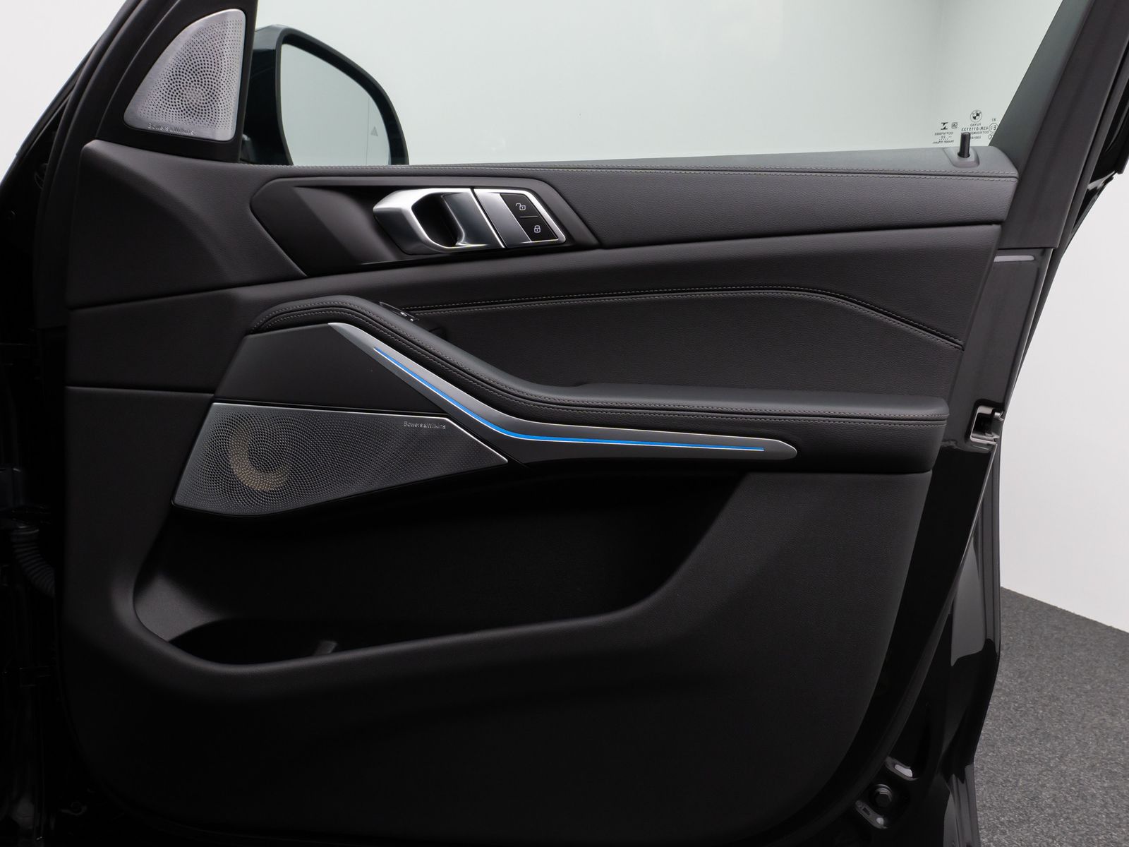 Fahrzeugabbildung BMW X5 xD45e M Sport Panorama Laser 360°HUD DAB B&W