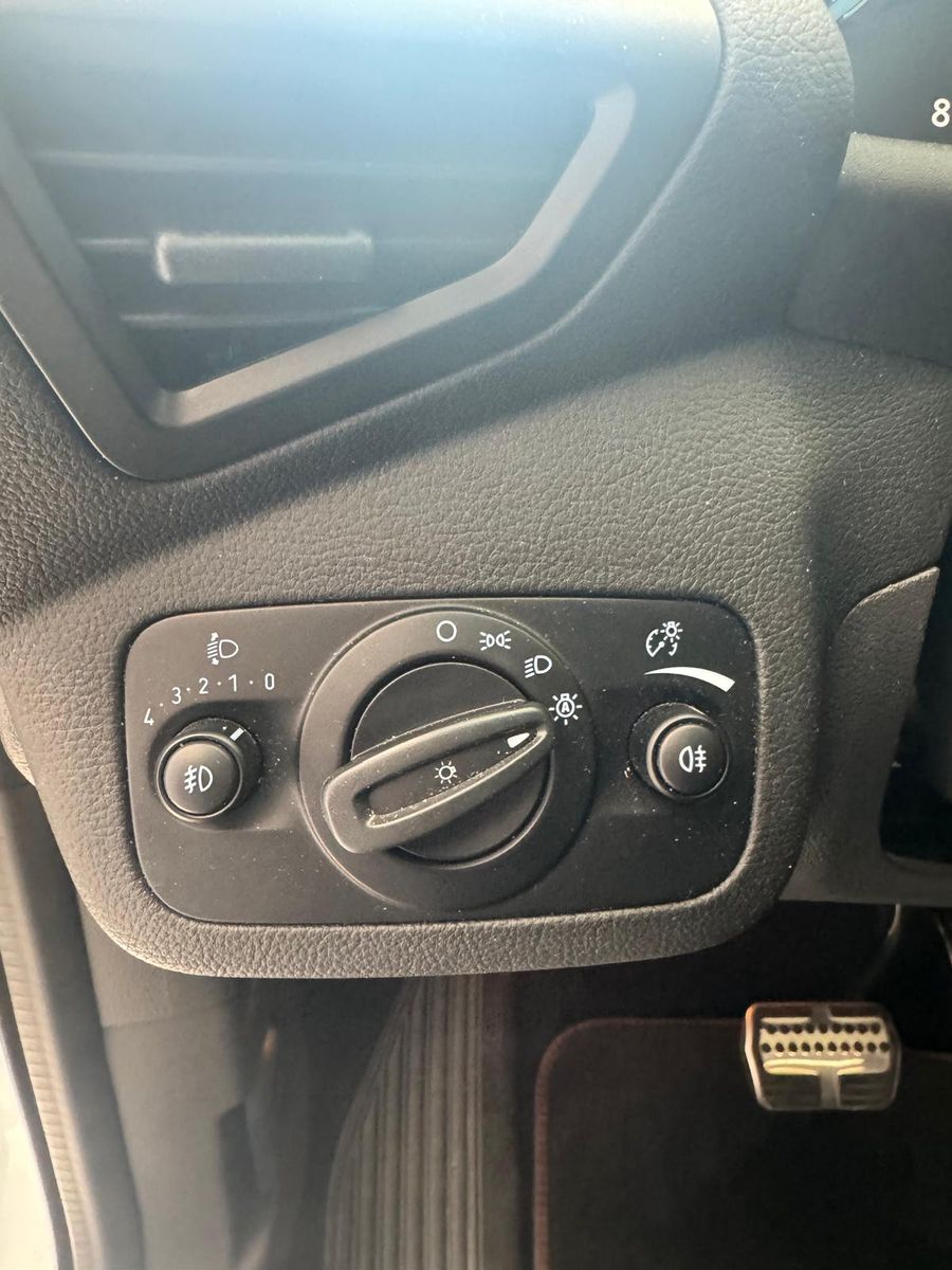 Fahrzeugabbildung Ford Kuga ST-Line / AHK/NAVI/KLIMA/8.FACH BEREIFT