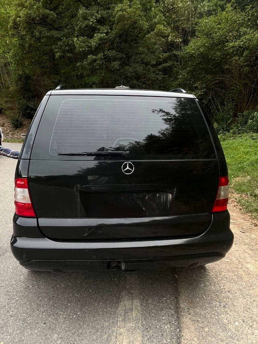 Mercedes-Benz ML270 2004 — interior