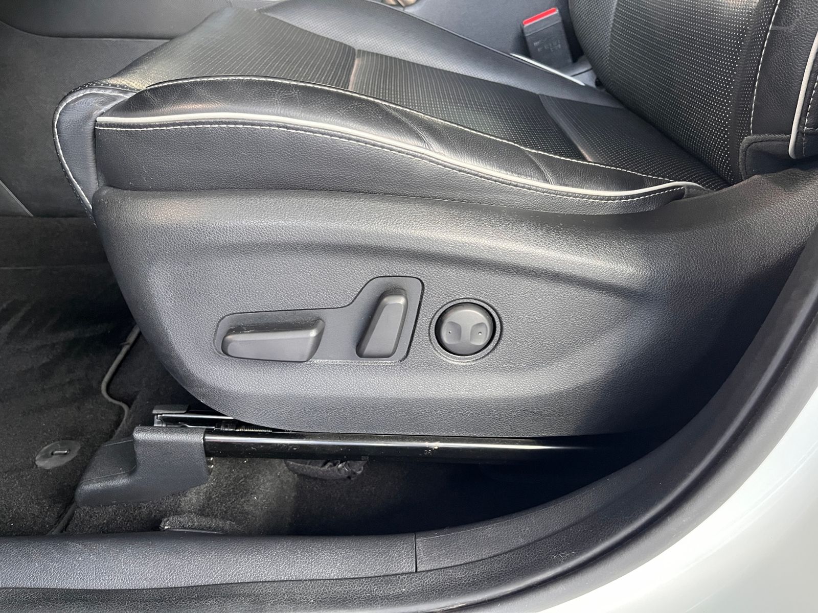 Fahrzeugabbildung Kia Sportage Black Edition 2WD LEDER LED NAV SHZ ALU