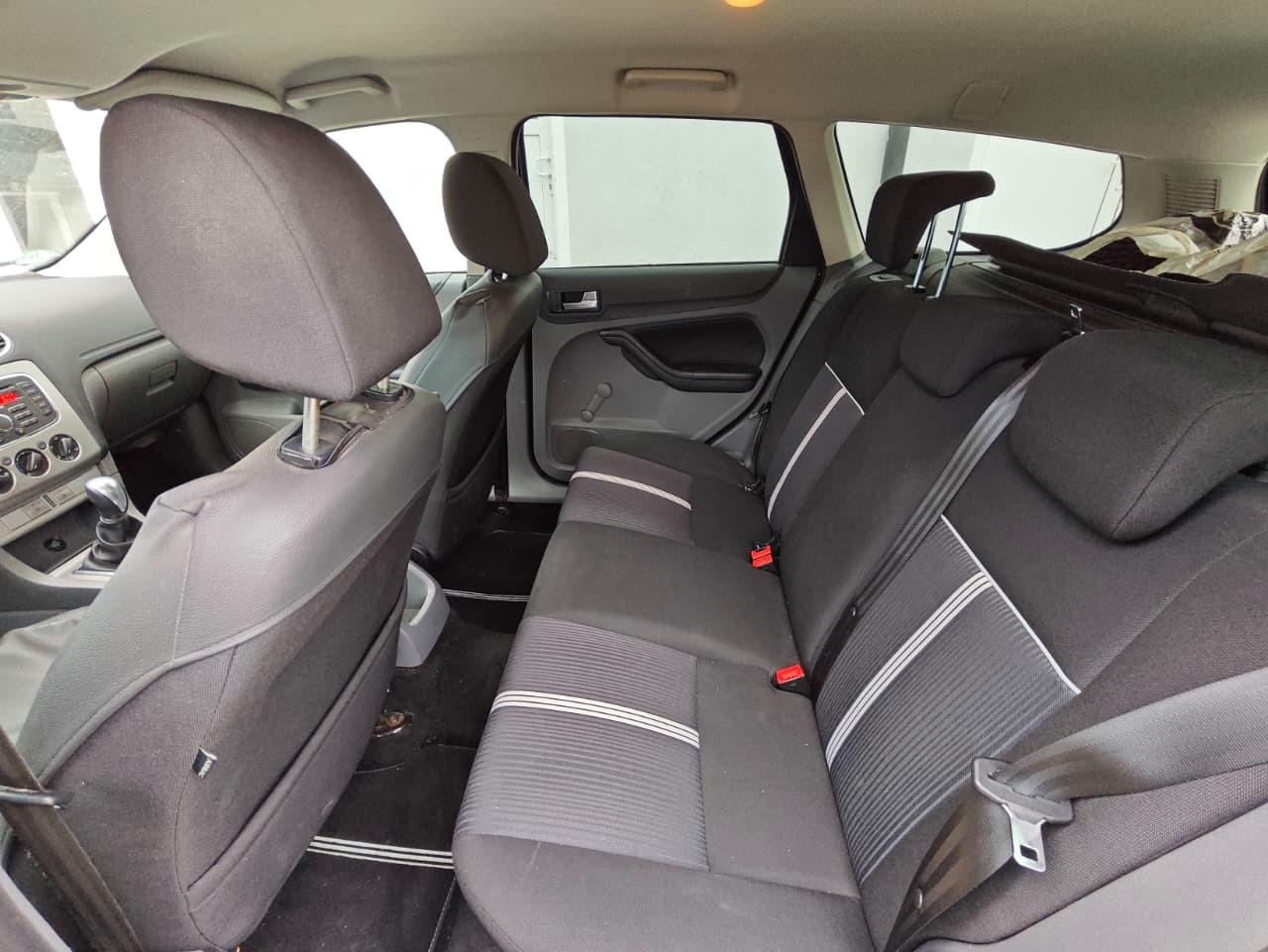 Ford Focus 2011 — photo 12