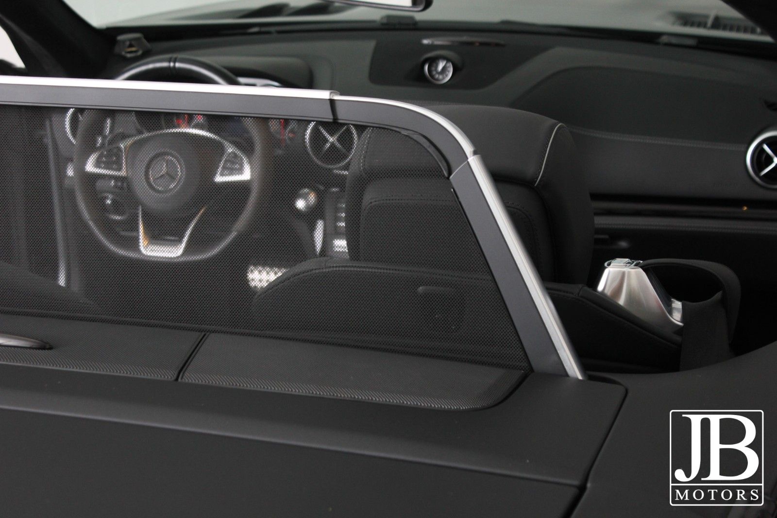 Fahrzeugabbildung Mercedes-Benz SL 63 AMG Designo Bang & Olufsen Junge Sterne