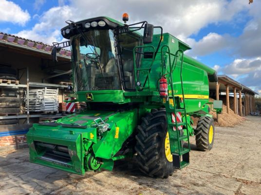 John Deere W540 mit 620R Schneidwerk