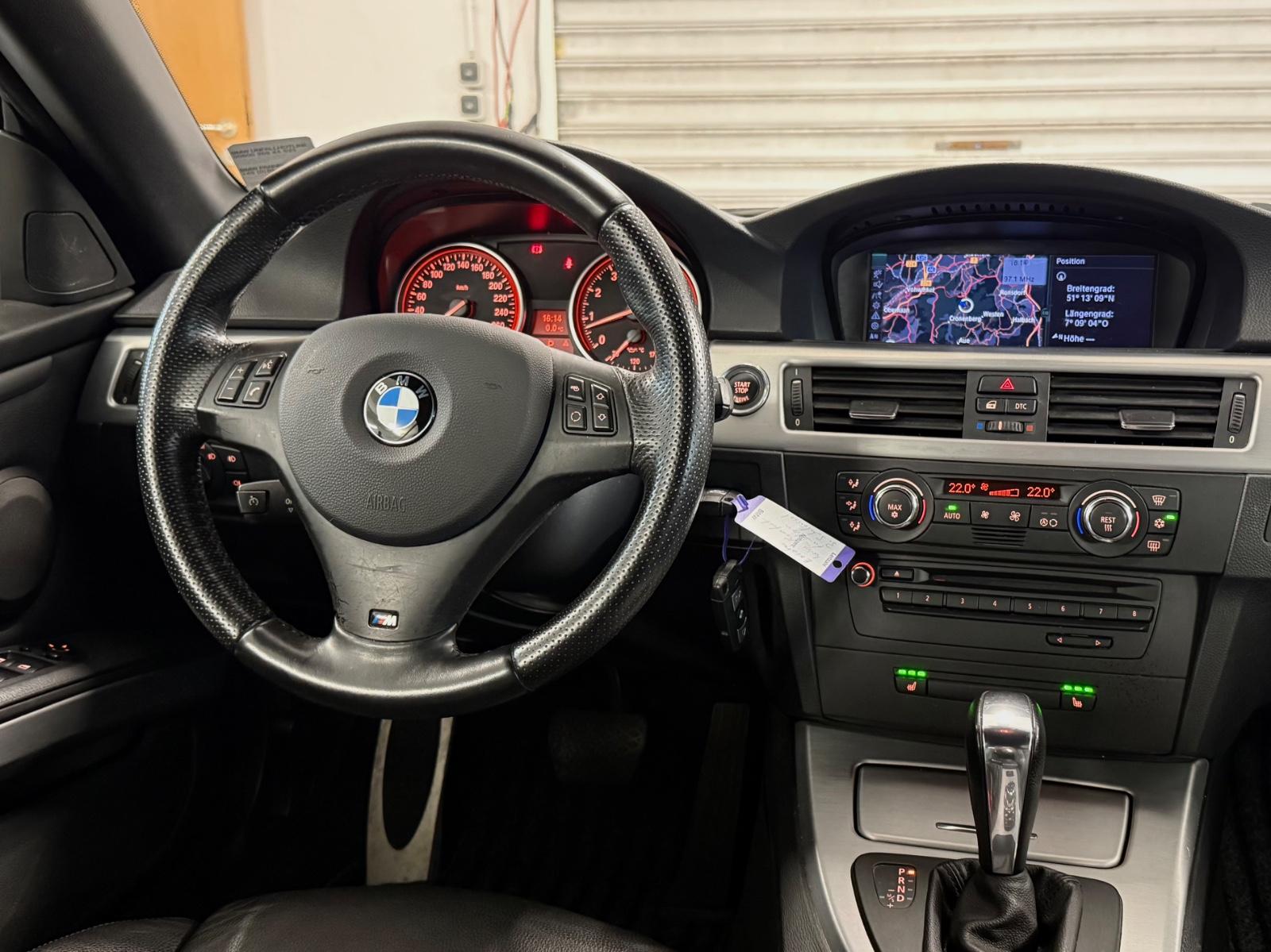 BMW 330i Cabrio*M-SPORT*NAVI*XENON*DEUTSCHES FZG*