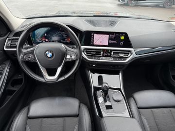 BMW 320i Touring SportLine+LED+StLüftung+App+Virtual
