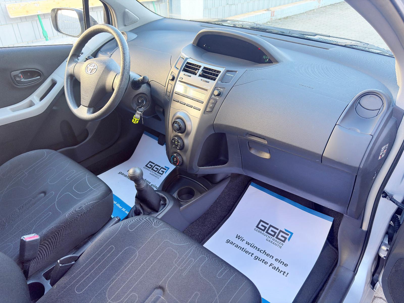 Toyota Yaris 1,0-l-VVT-i TÜV Allwetter Klima Einparkhil