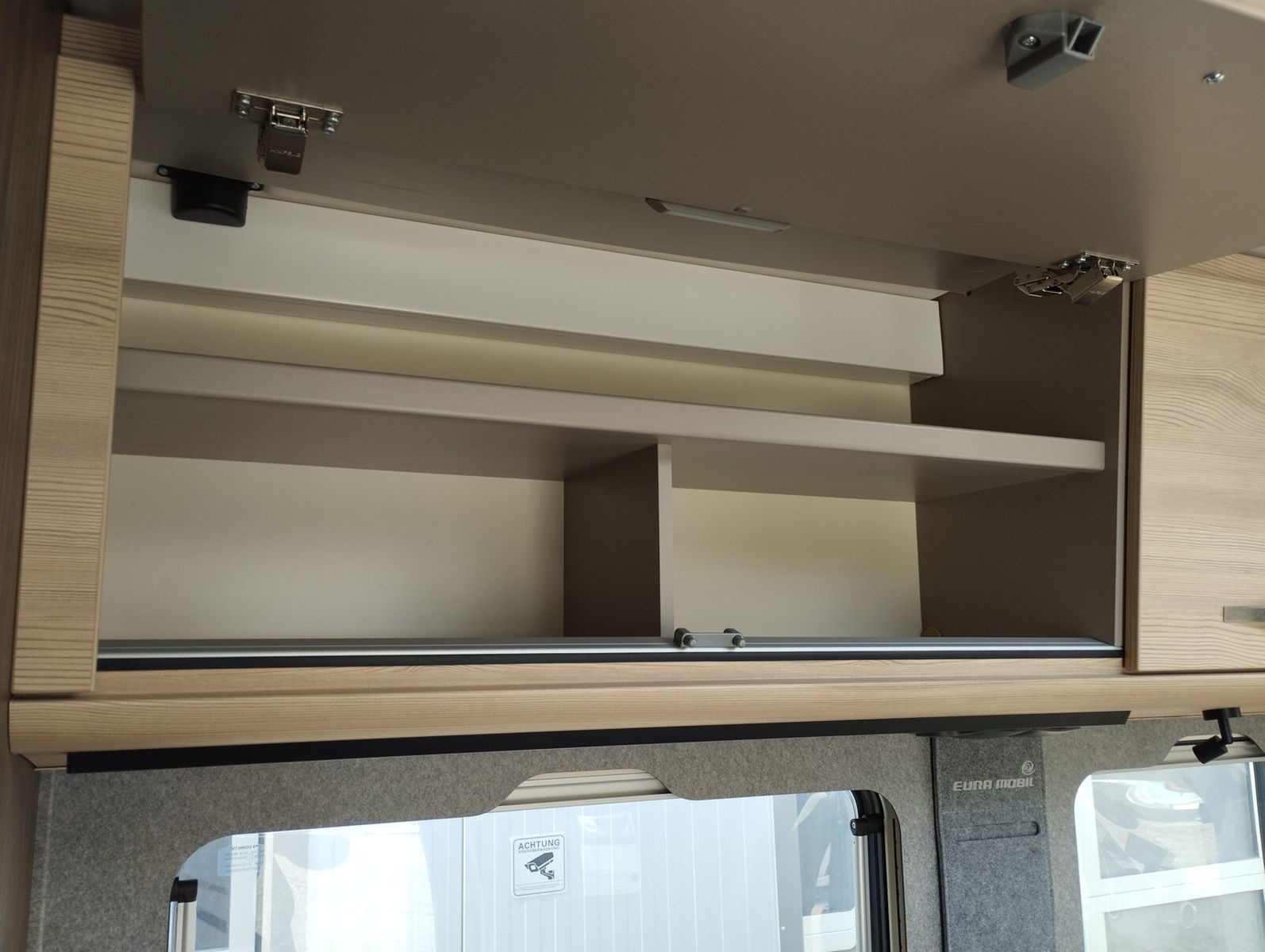 Fahrzeugabbildung Eura Mobil Profila T PT726QF Mondial-Pakete, Zusatzbett
