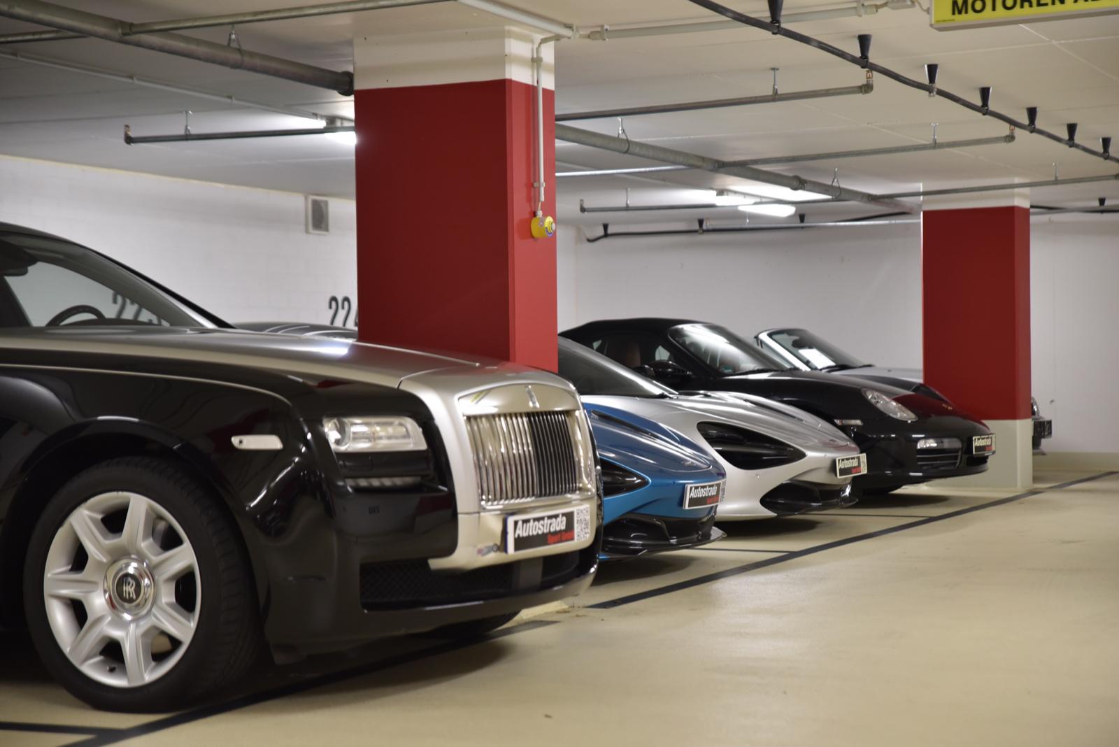 showroom-image-top