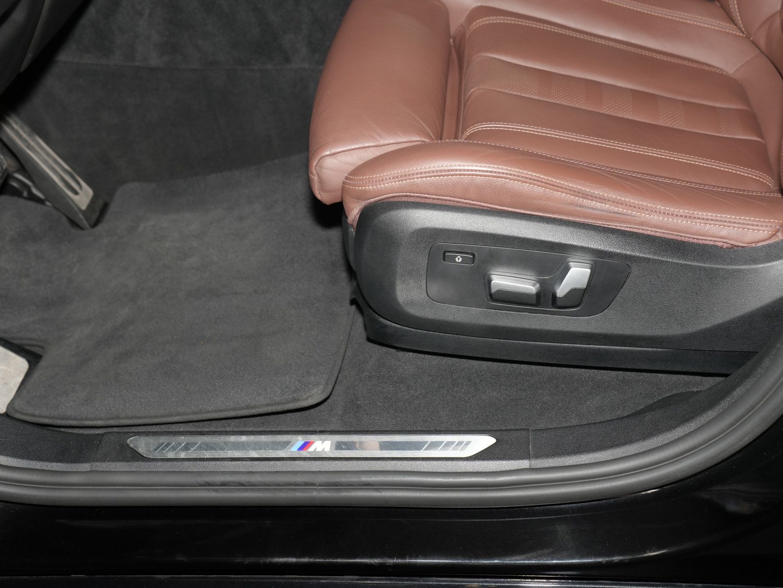 Fahrzeugabbildung BMW X6 M-Sport - 21"Y-M|LiveCockpitPro|Vernasca|360°