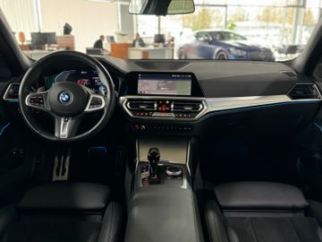 Fahrzeugabbildung BMW 330e xD M Sport Panorama Kamera HUD HiFi AHK 19"