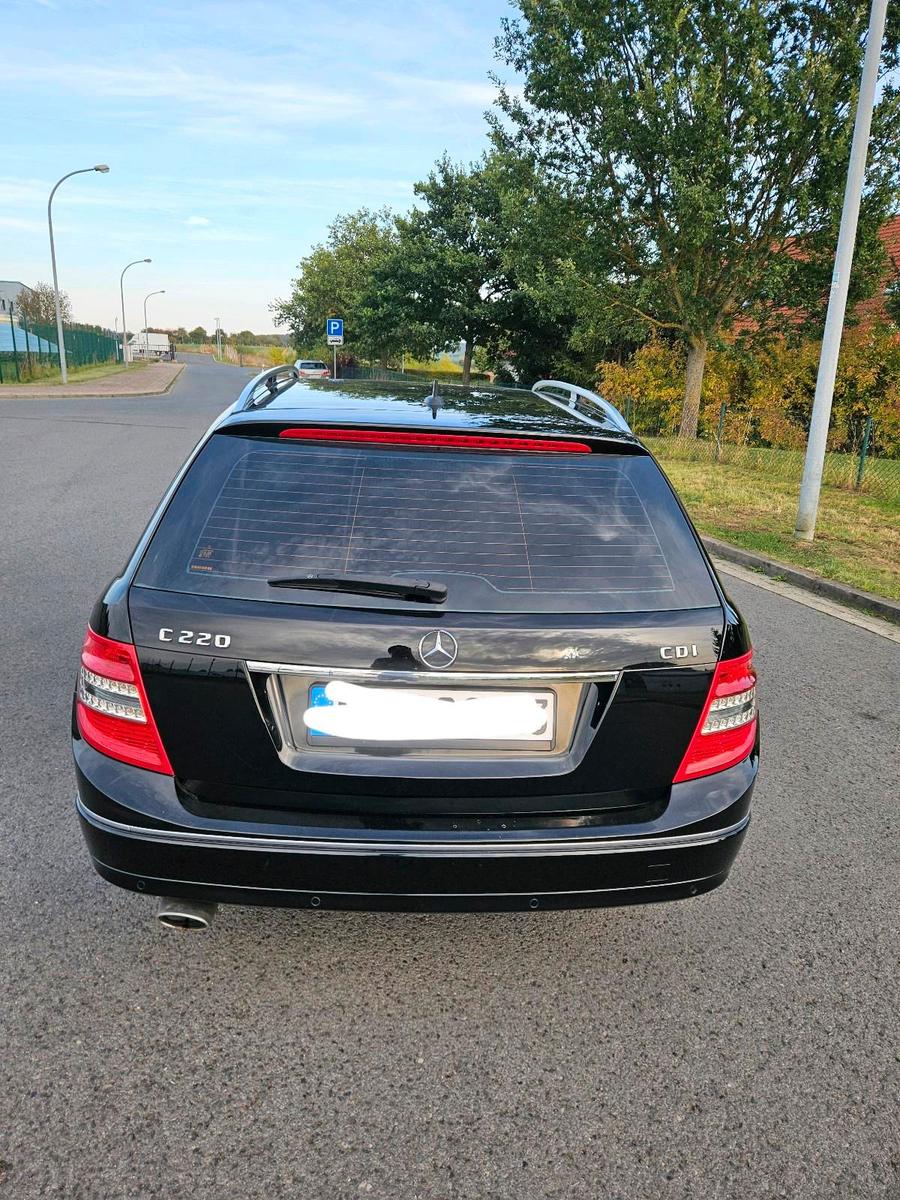 Mercedes-Benz 220 2010 — photo 6