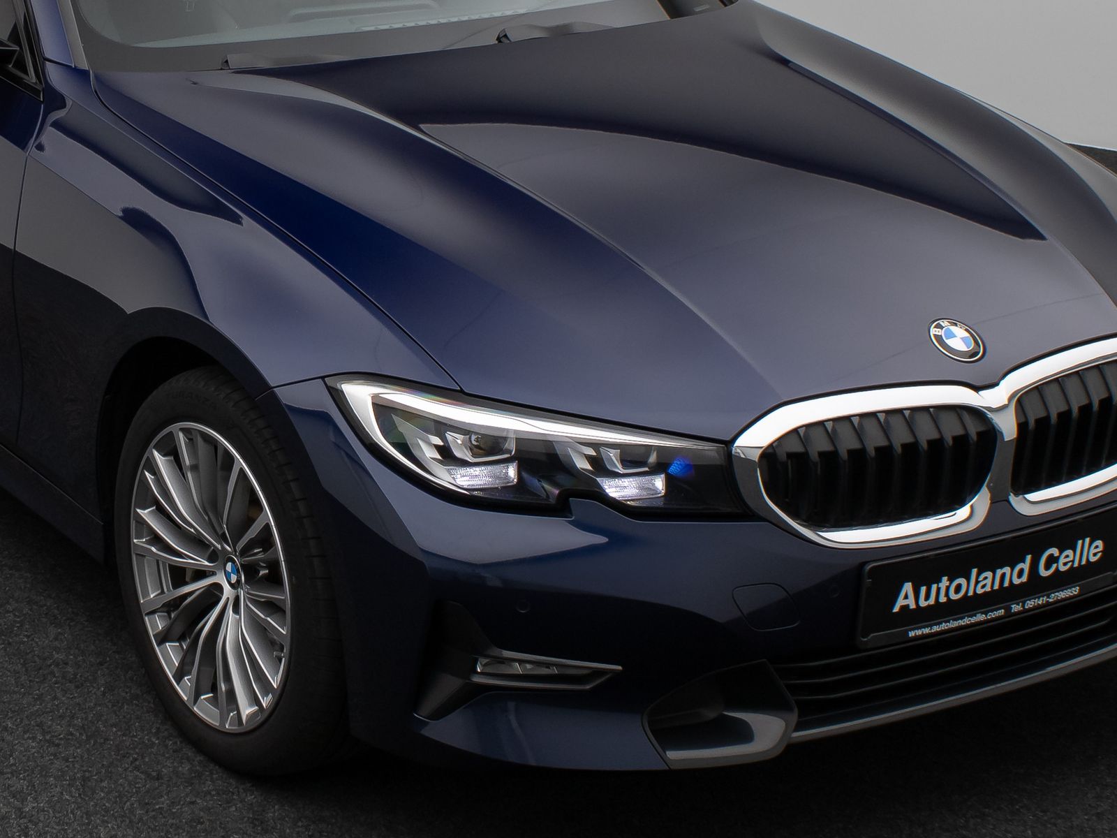 Fahrzeugabbildung BMW 330e Sport Line Panorama HUD DAB HiFi PDC Alarm