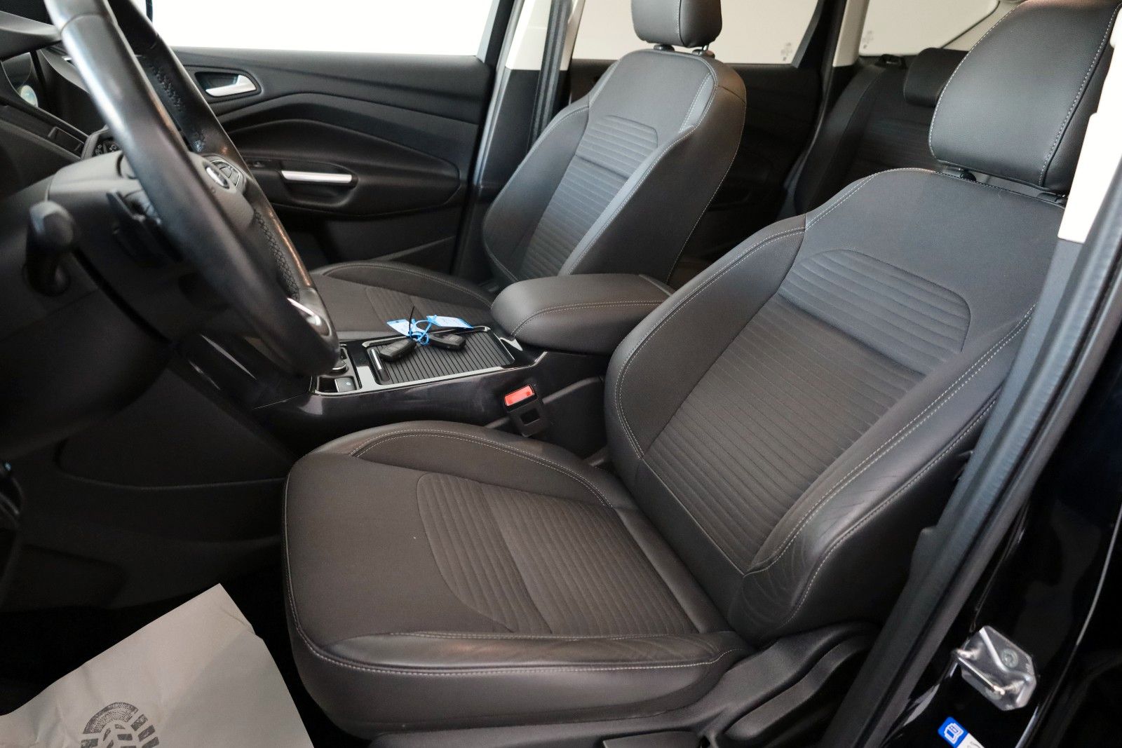 Fahrzeugabbildung Ford Kuga Titanium T.Leder,Navi,Keyless,SH,PDC,AHK
