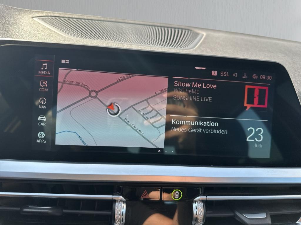 BMW 320 iA Touring SportLine ACC LED SHZ Navi PDCv+h
