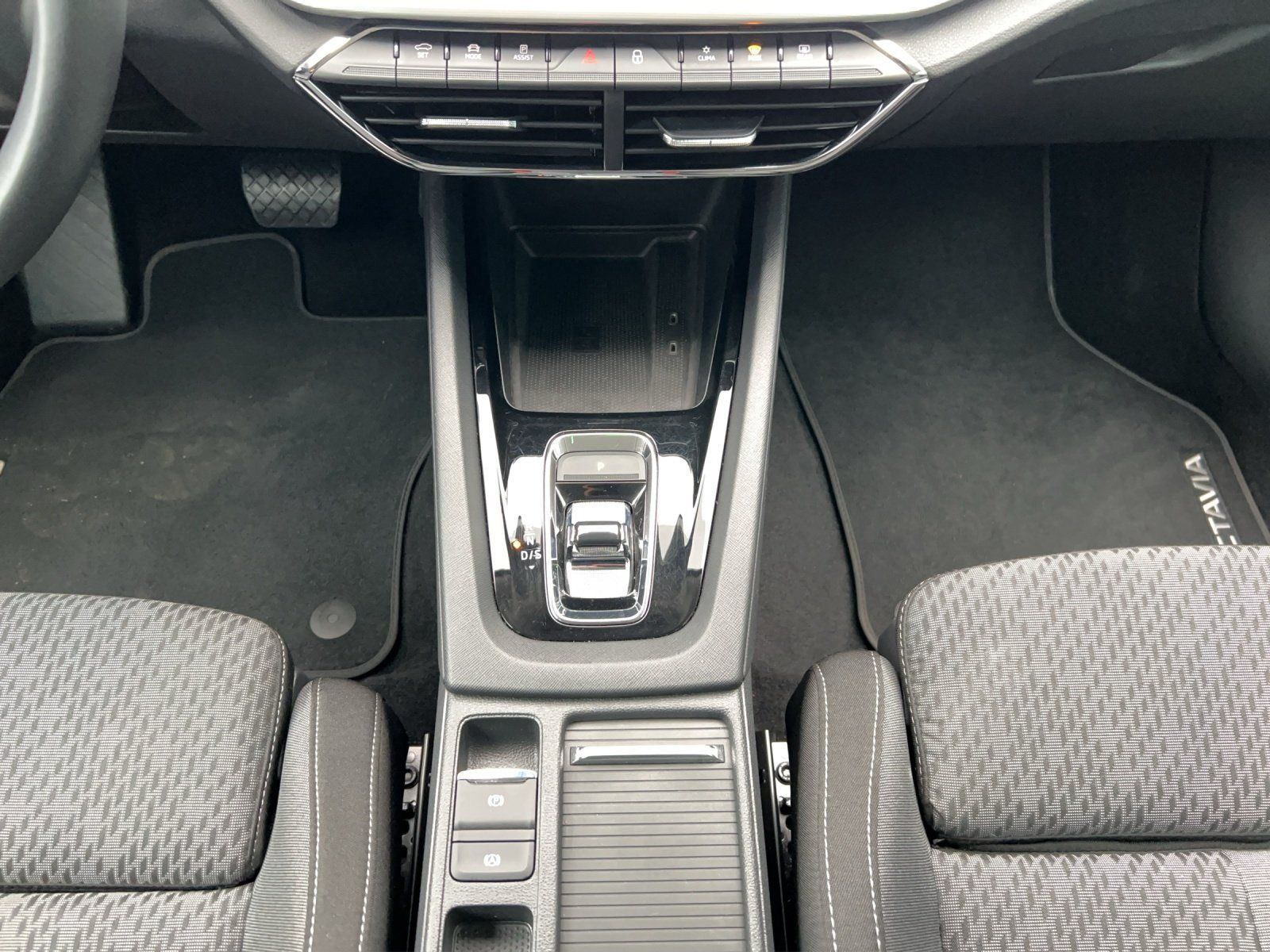 Fahrzeugabbildung SKODA Octavia Combi 1.4 TSI DSG iV Style/KAMERA/ACC/