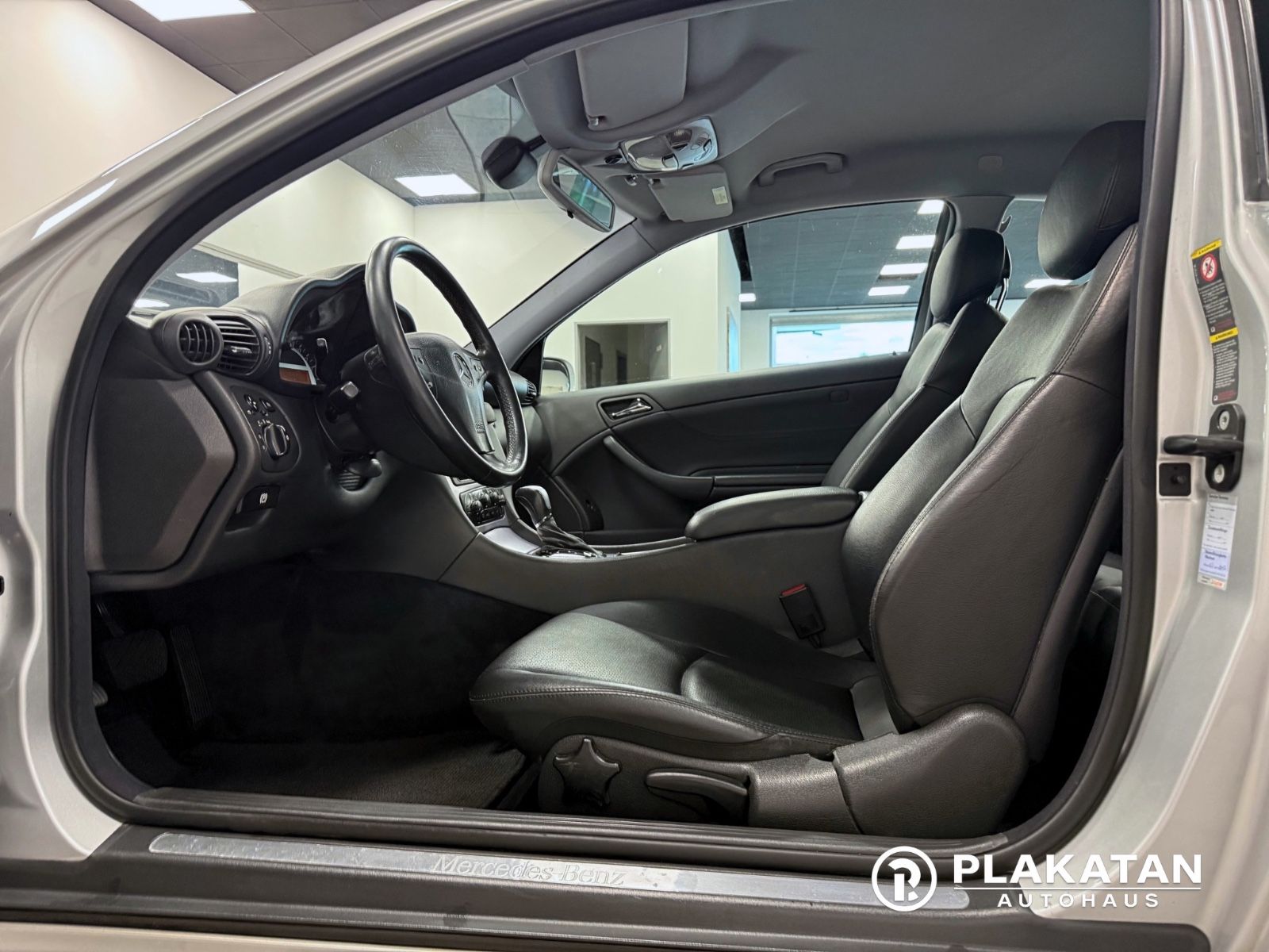 Fahrzeugabbildung Mercedes-Benz C 230 Bi-Xenon Leder Tempomat 2Hand