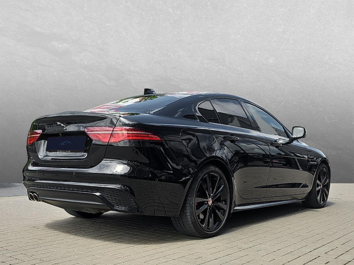 Jaguar XE D200 R-Dynamic HSE