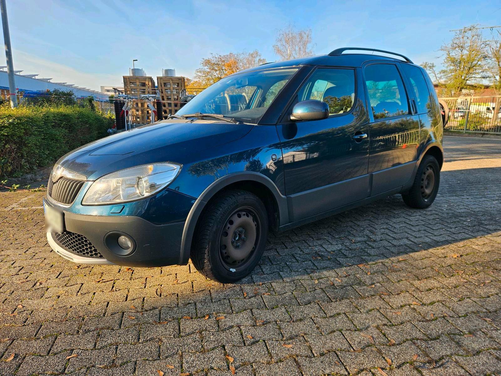 Skoda Roomster 2013 — rear view