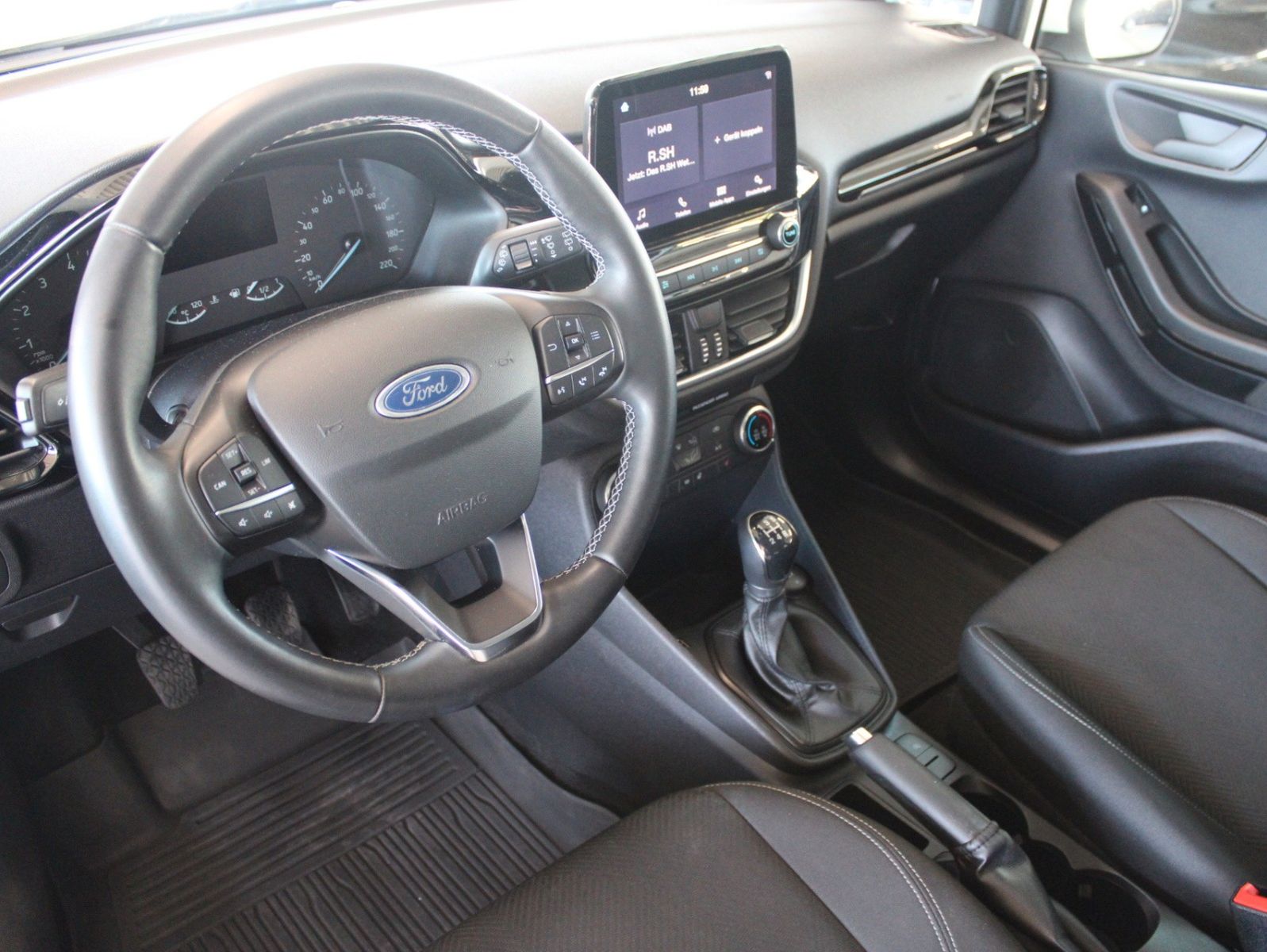 Fahrzeugabbildung Ford Fiesta Trend KLIMA LED WinterPaket PDC 1.Hand