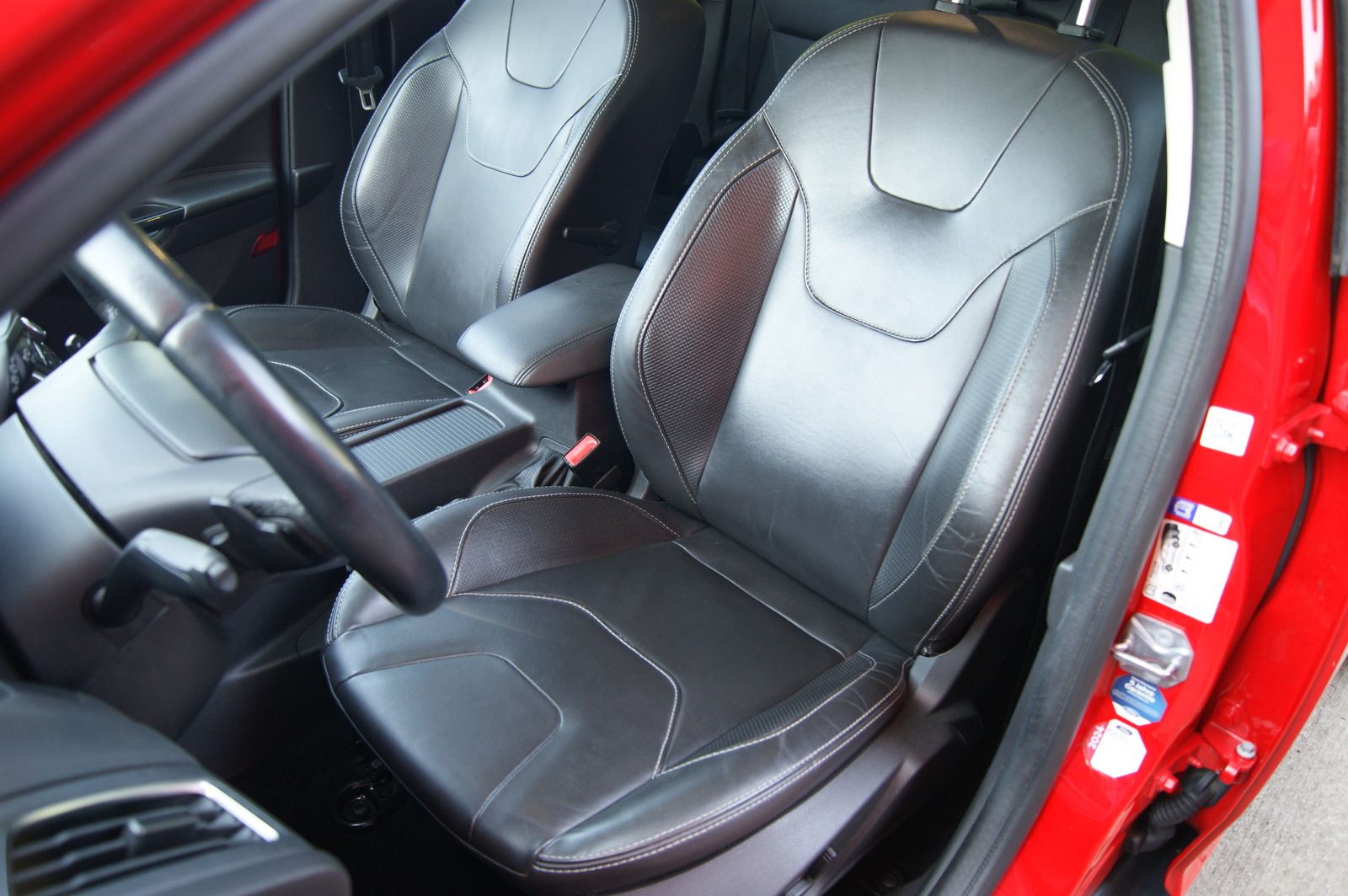 Fahrzeugabbildung Ford Focus Turnier 1.5 Titanium Aut RACEROT ACC STHZG