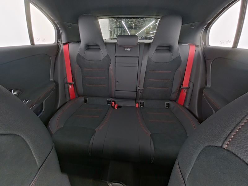 Fahrzeugabbildung Mercedes-Benz AMG A 35 4M PREMIUM+NIGHT+AHK+MULTIBEAM+AMBIENTE