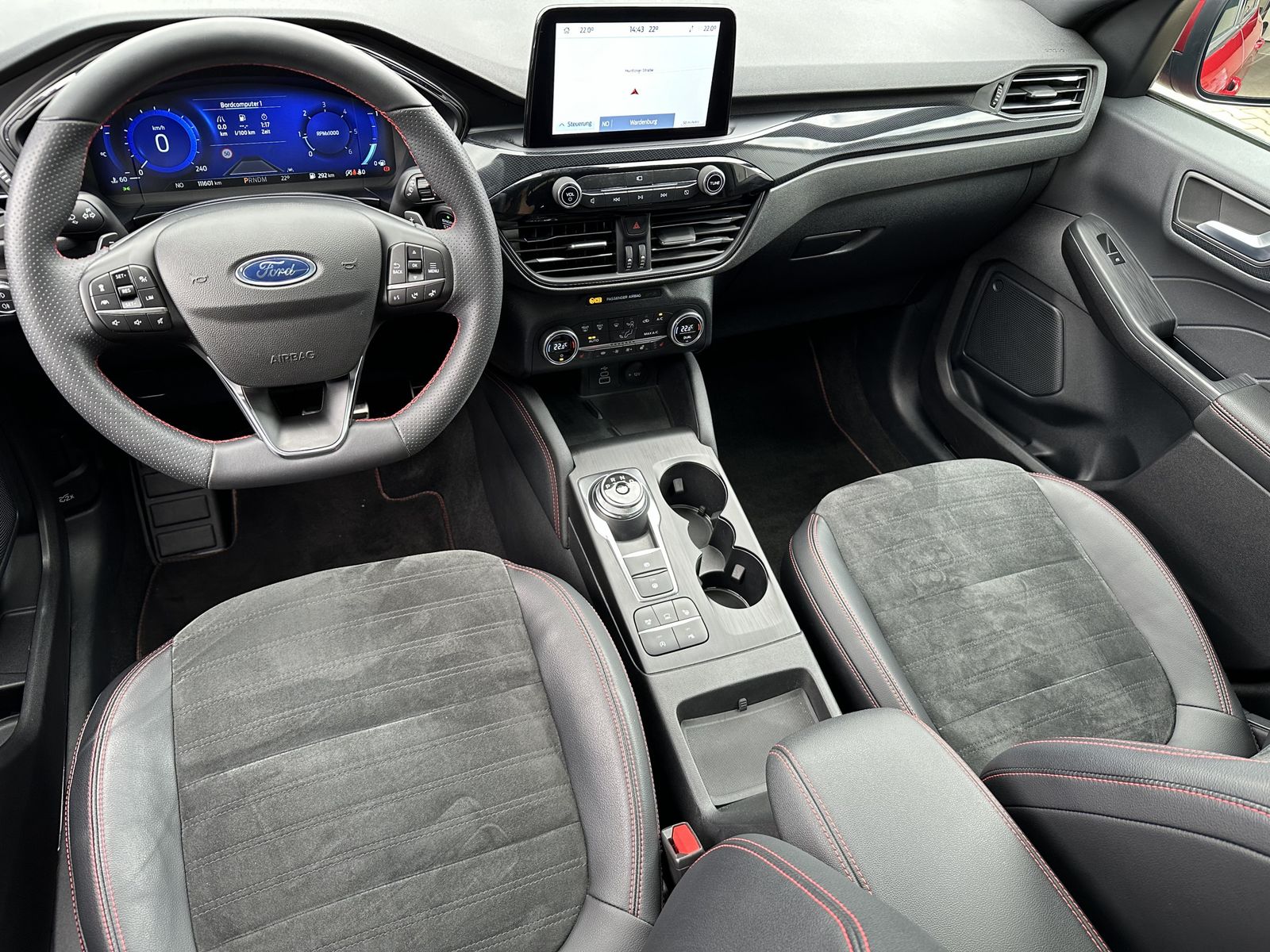Fahrzeugabbildung Ford Kuga 2.0 EB 4x4 Aut. ST-Line X NAV+LED+PANO+B&O