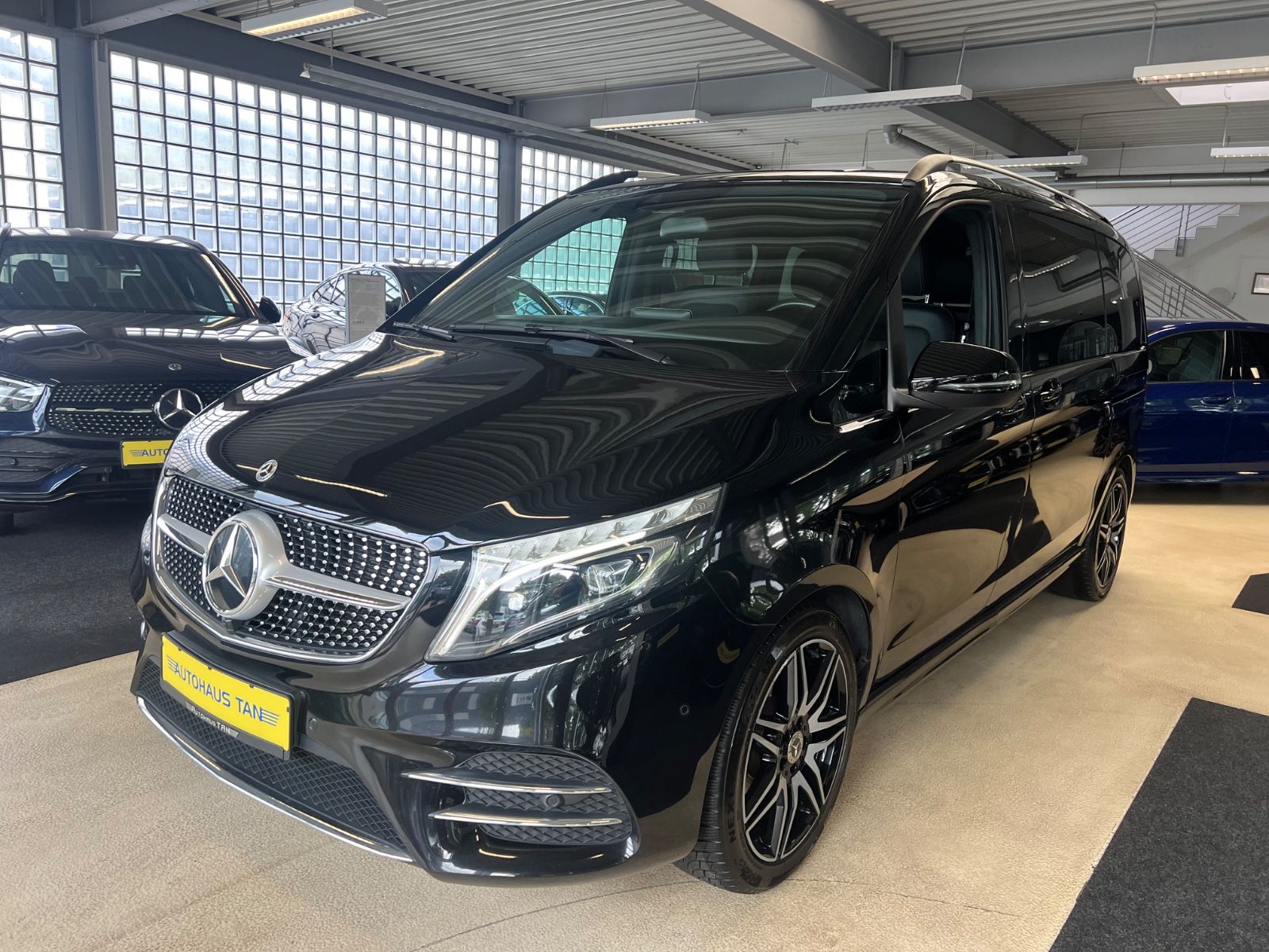Fahrzeugabbildung Mercedes-Benz V 250 d EDITION AMG LINE kompakt *7.SITZER*