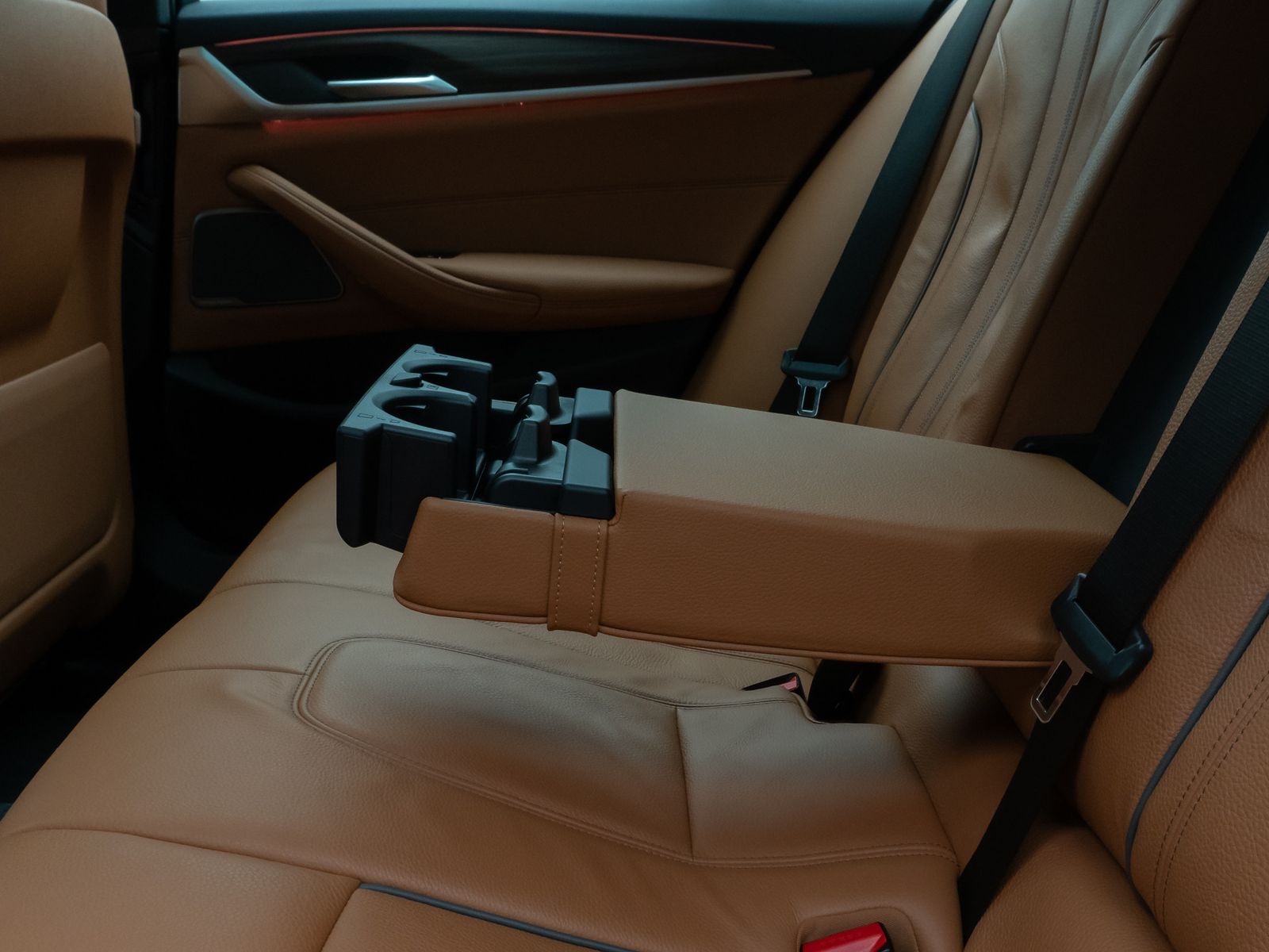 Fahrzeugabbildung BMW 530e M Sport Panorama Laser Kamera HUD DAB H/K