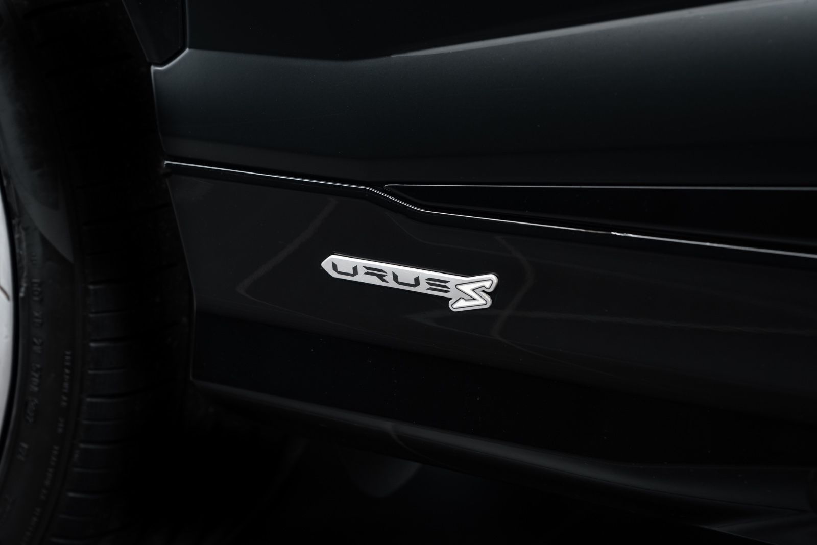 Fahrzeugabbildung Lamborghini Urus S CARBON/B&O/AKRAPOVIC/PANO/23"/STYLE