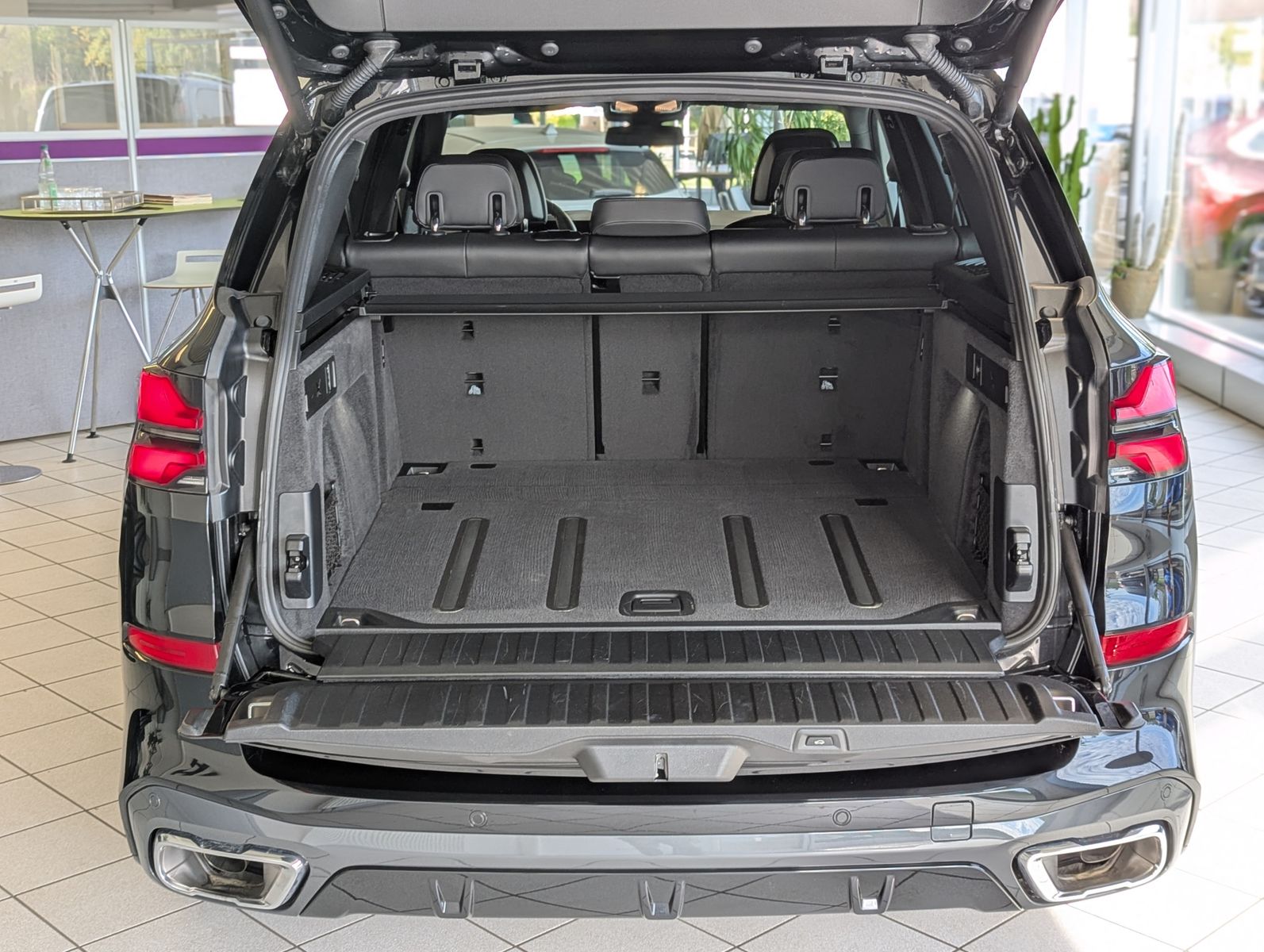 Fahrzeugabbildung BMW X5 40 d xD M-Sport Innov. Travel Merino AHK 21"