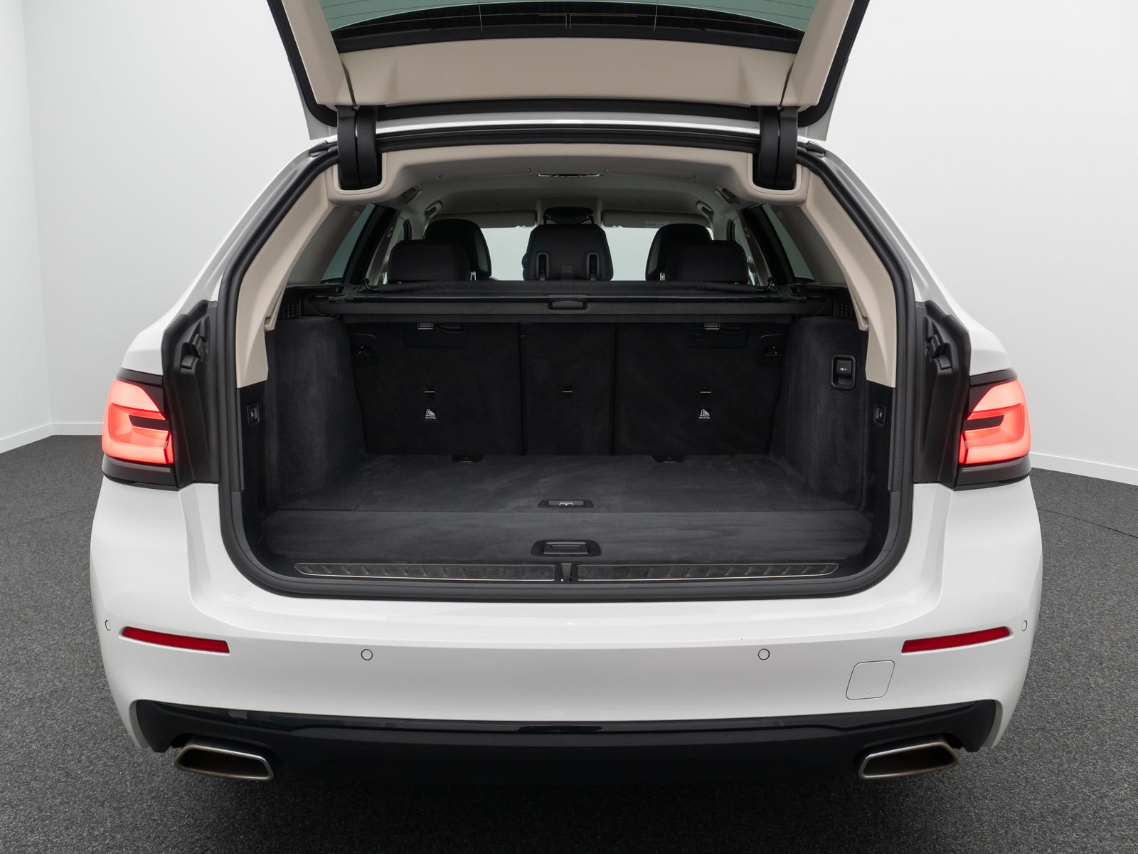 Fahrzeugabbildung BMW 520d xD Alarm DAB Kamera HiFi Belüftung Komfort