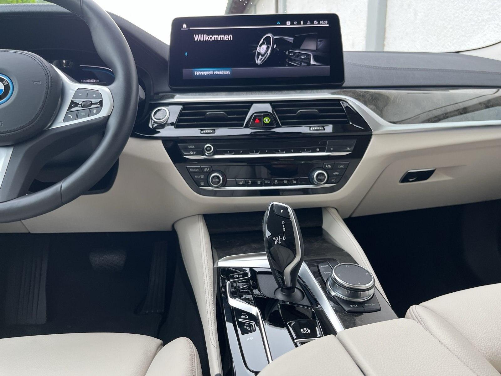BMW 530e xDrive Limousine Head-Up Laser RFK