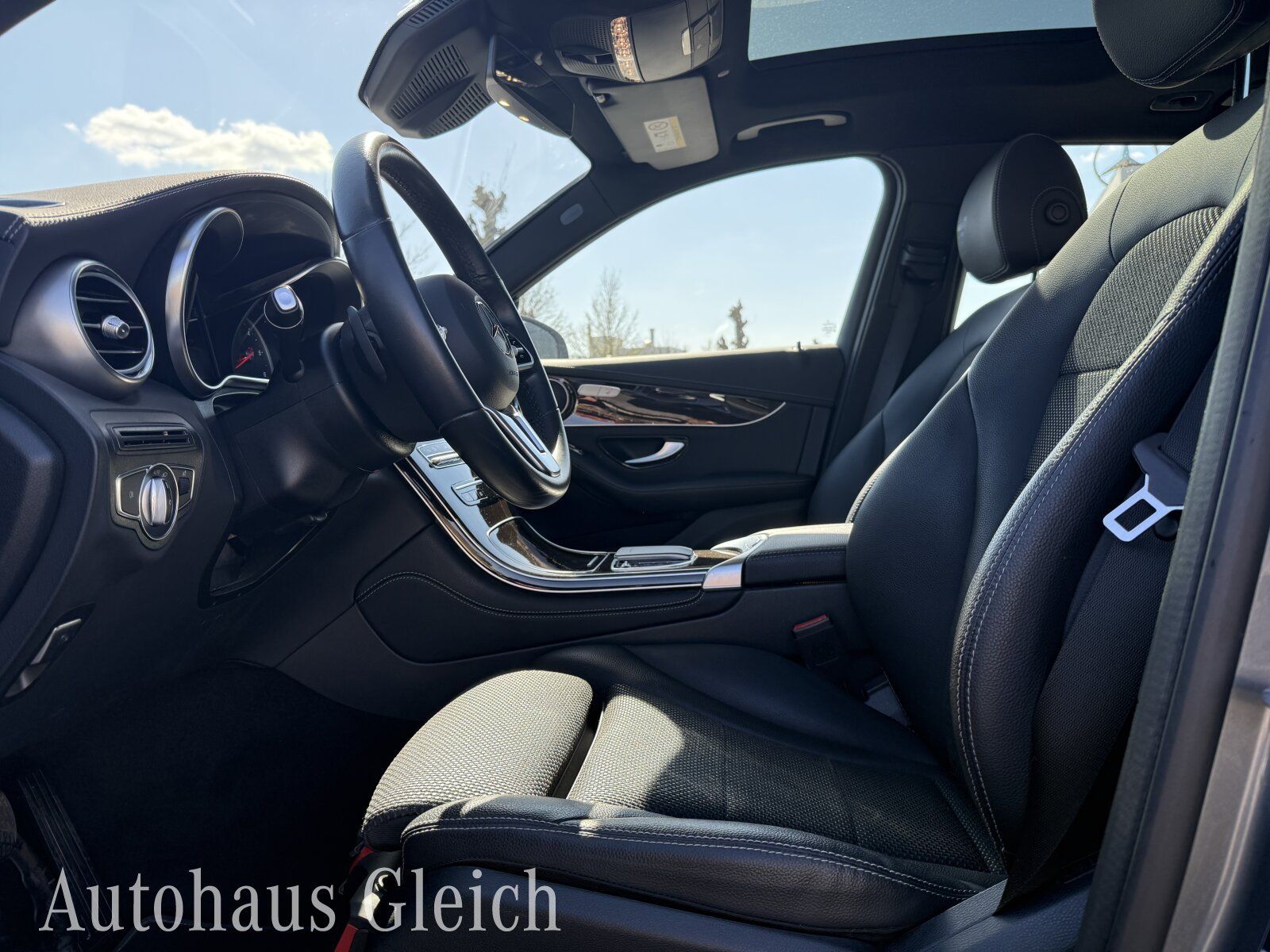 Fahrzeugabbildung Mercedes-Benz GLC 300 d 4Matic (EURO 6d) EXCLUSIVE Interieur