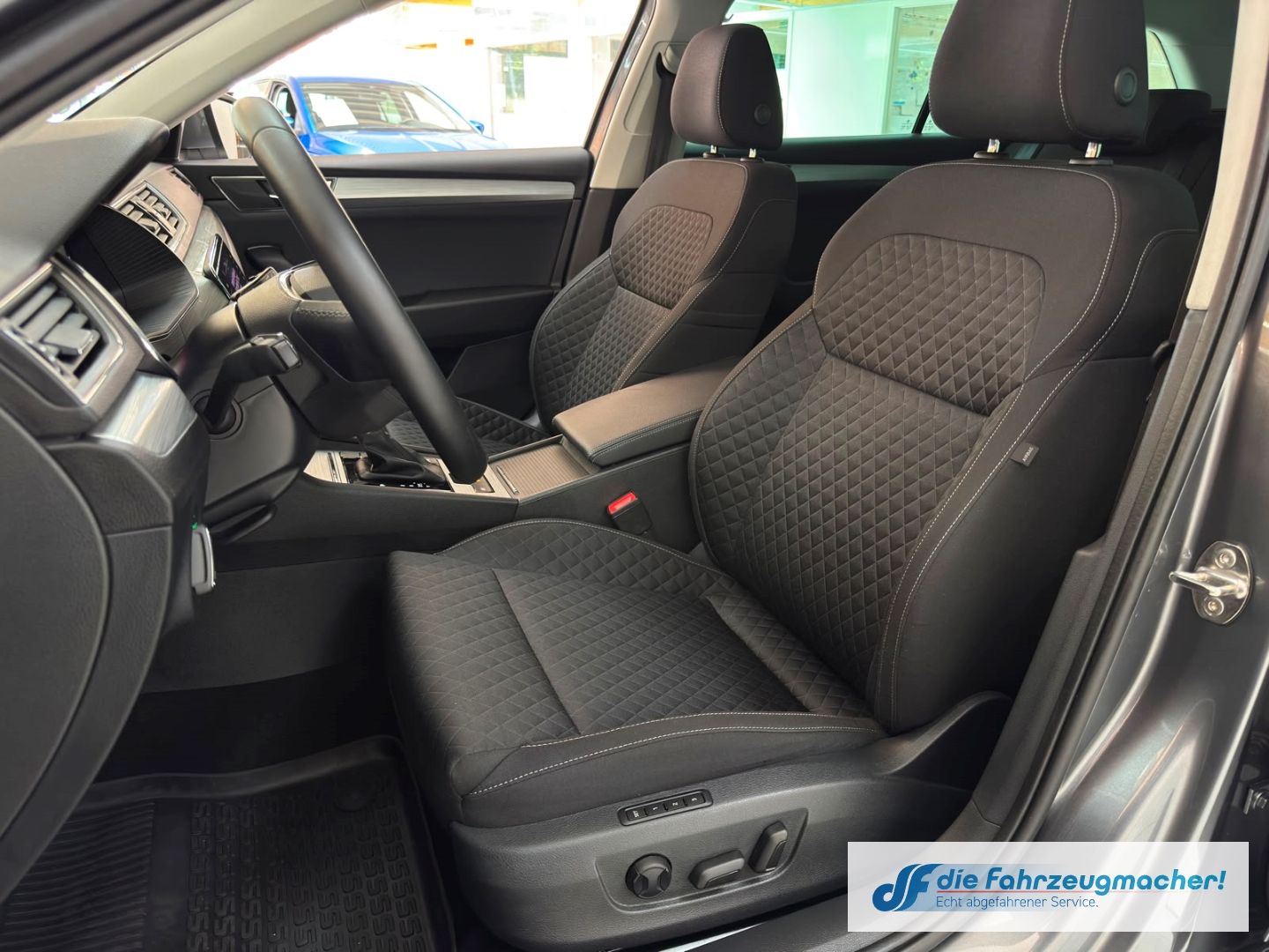 Fahrzeugabbildung SKODA Superb Combi Ambition Digitales Cockpit LED Sper