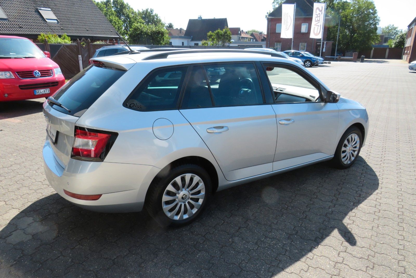 Fahrzeugabbildung SKODA Fabia Combi Ambition PDC NAVI APP SITZH. 1.HD