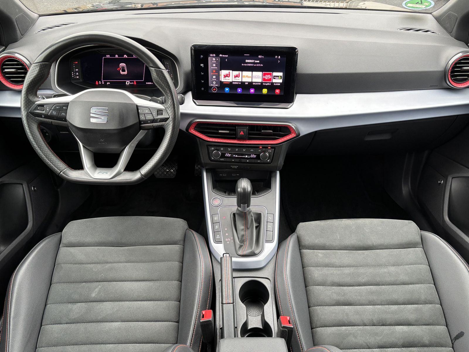 Fahrzeugabbildung SEAT Arona 1.5 TSI DSG FR Line-NAV-LED-KAMERA-VIRTUAL
