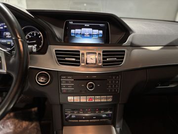 Fotografie 18 des Mercedes-Benz E 220 BlueTEC 9G-TRONIC