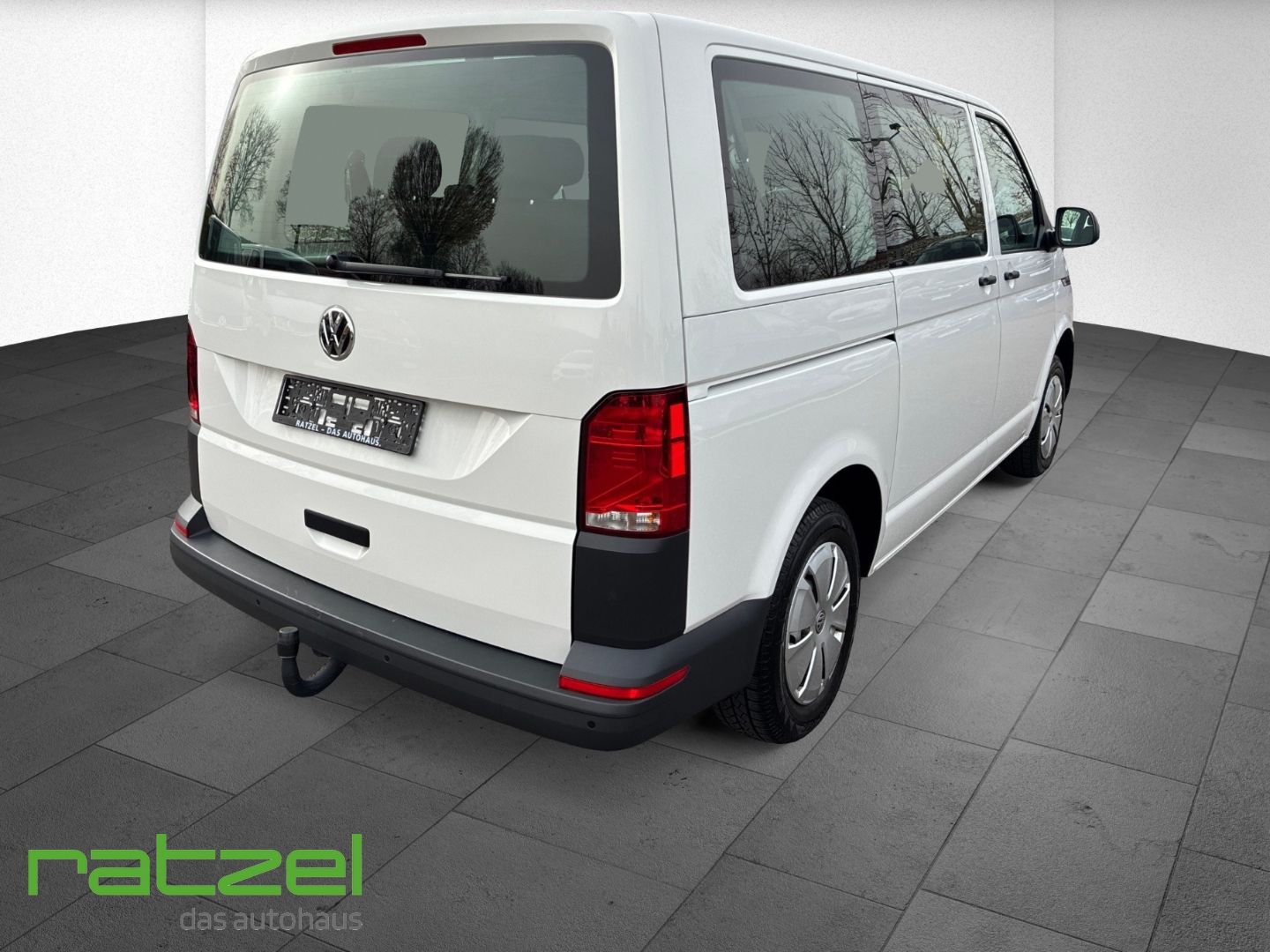 Fahrzeugabbildung Volkswagen T6.1 Kombi 2.0 TDI 9 Sitzer AHK Navi