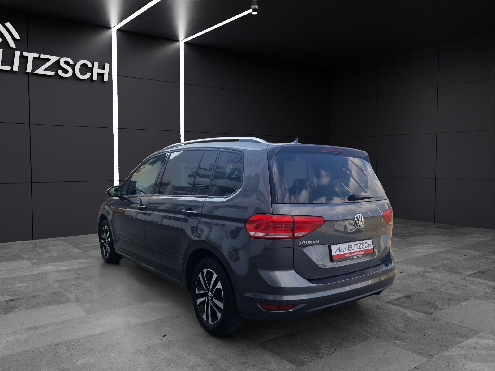 Fahrzeugabbildung Volkswagen Touran United TSI LED ACC SHZ 7-Sitzer RearView