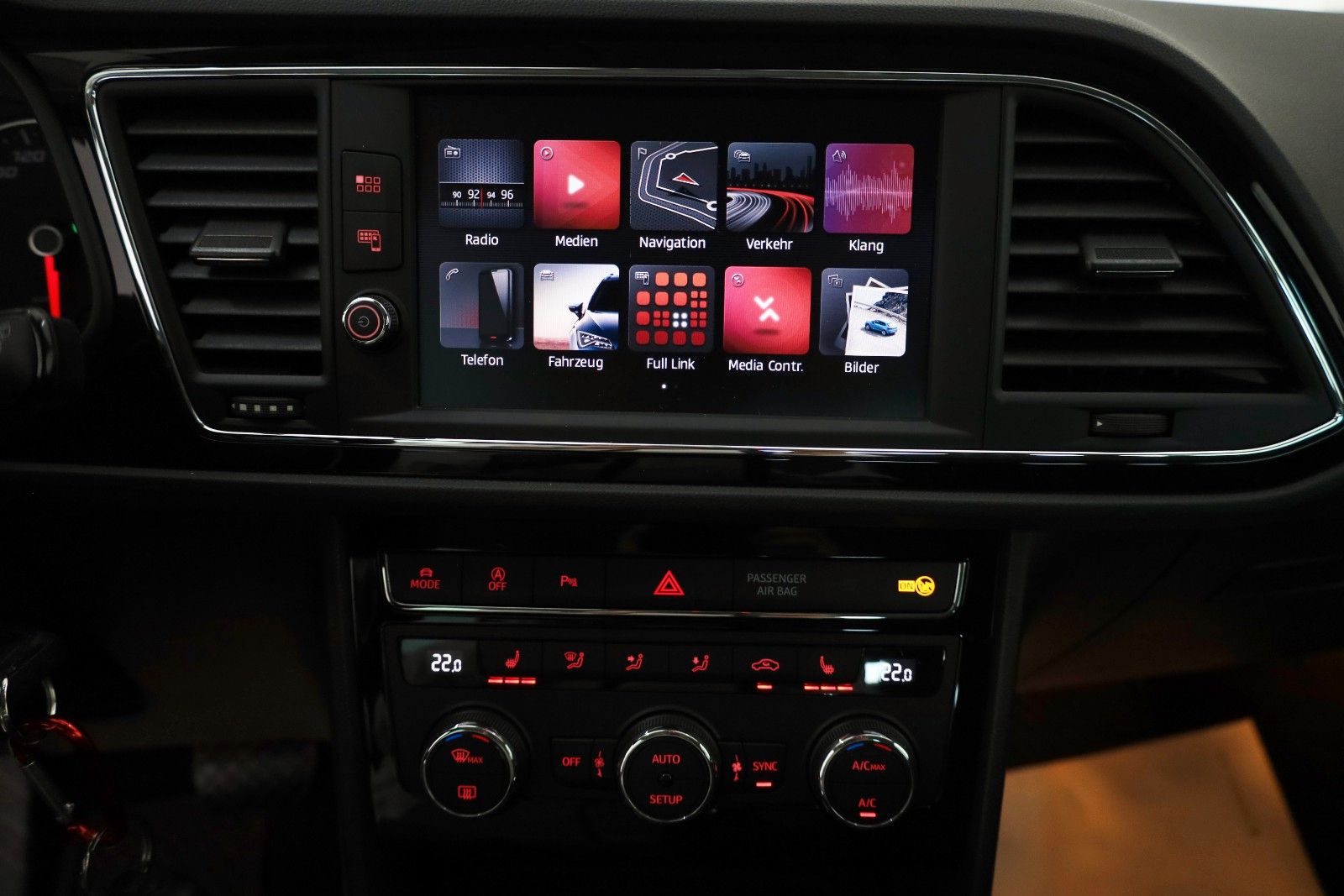 Fahrzeugabbildung SEAT Leon ST FR T.Leder,Navi,LED,ACC,Apple CarPlay