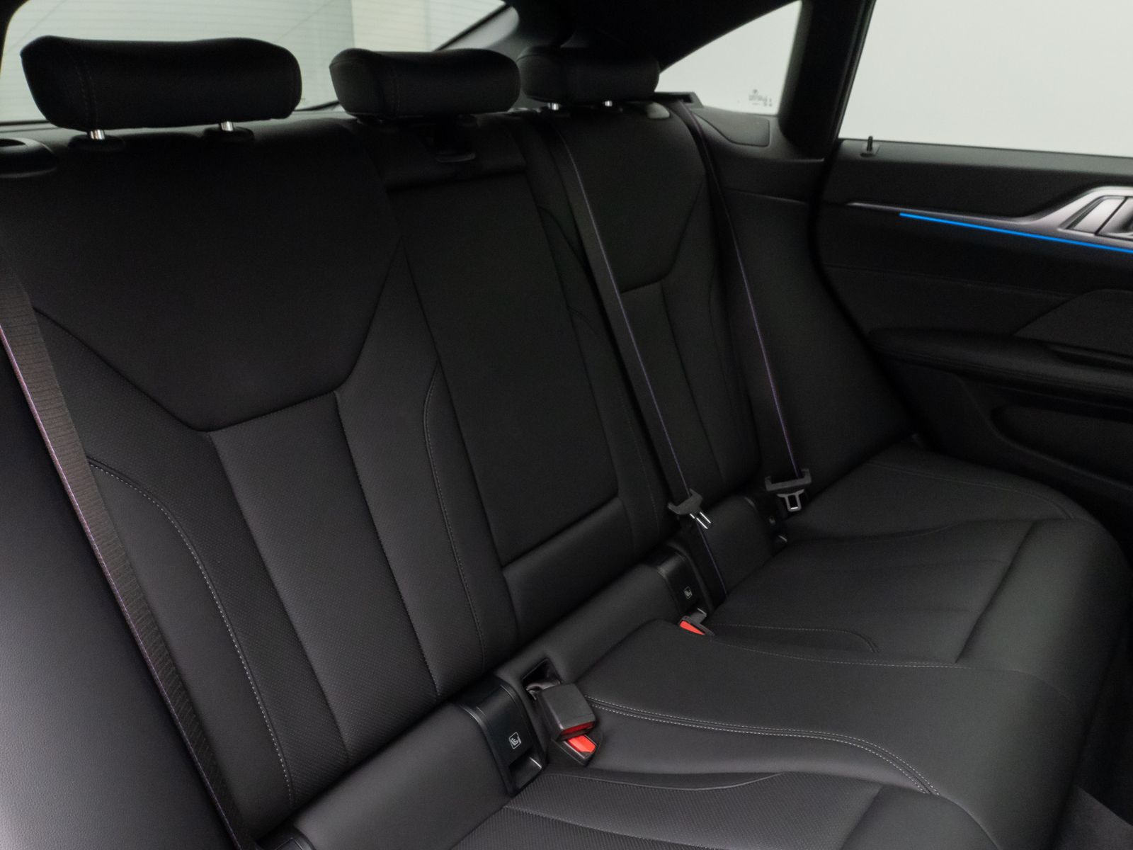 Fahrzeugabbildung BMW i4 M50 Gran Coupé Glasdach Kamera HUD H/K 20Zoll