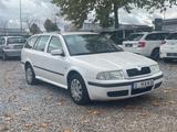 Skoda Octavia Combi Tour SHZ~1.Hand~gepflegt - Skoda Octavia aus 2009: Tour