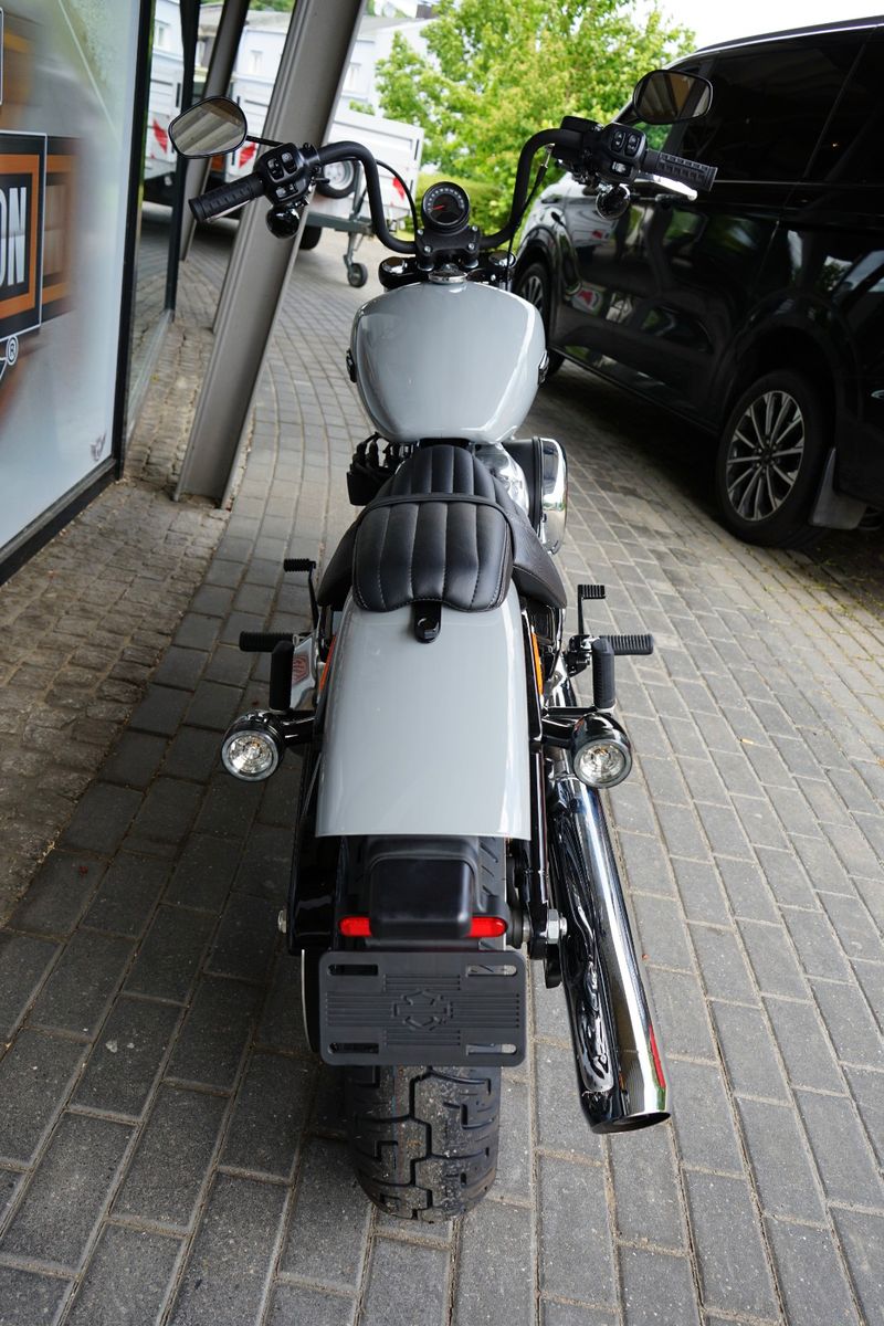 Fahrzeugabbildung Harley-Davidson Street Bob 117 Speichen 2025 Sofort Verfügbar