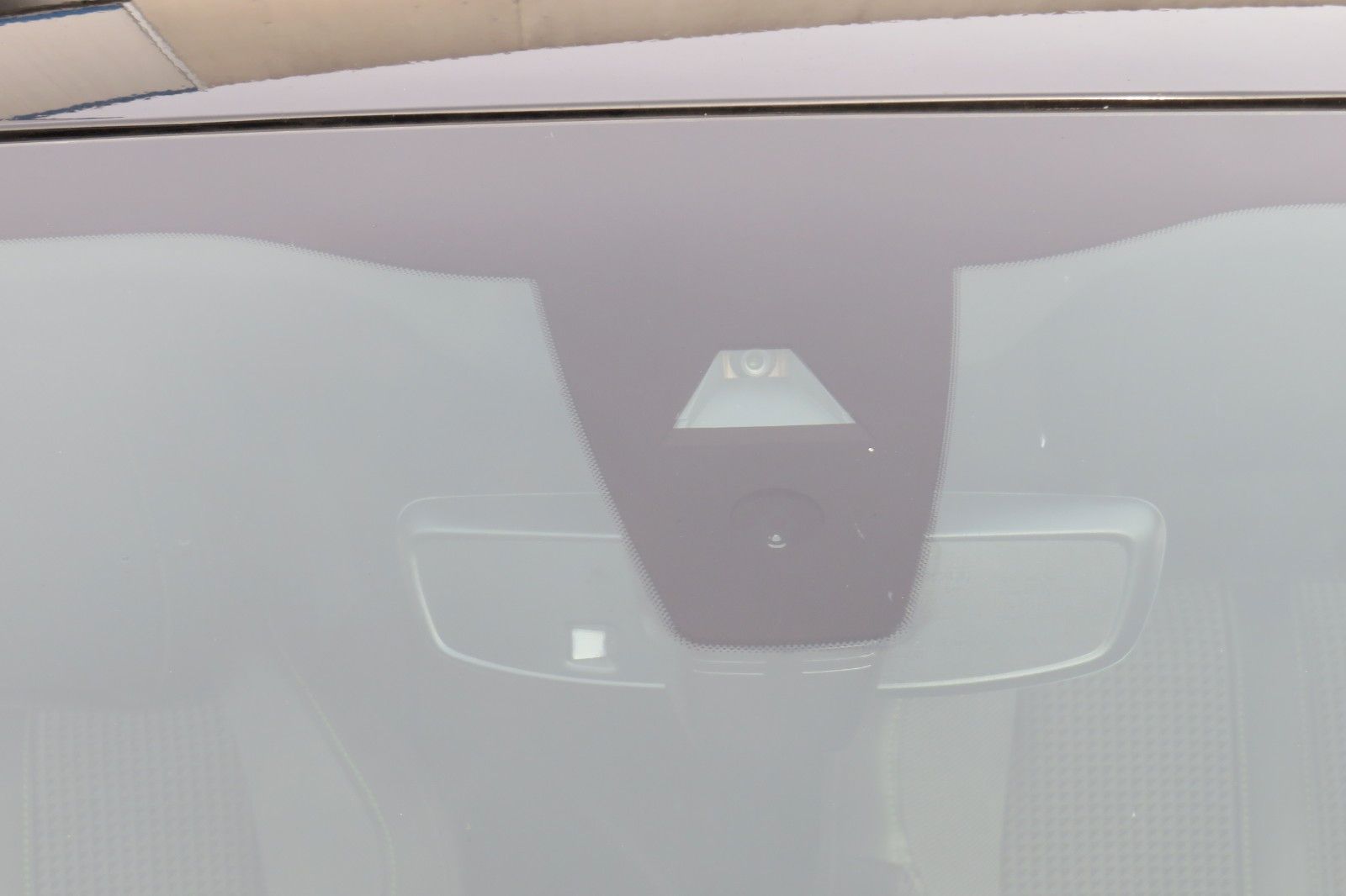 Fahrzeugabbildung Peugeot 2008 GT 1.2 PURETECH NAVI KAMERA PDC ACC 1.HAND