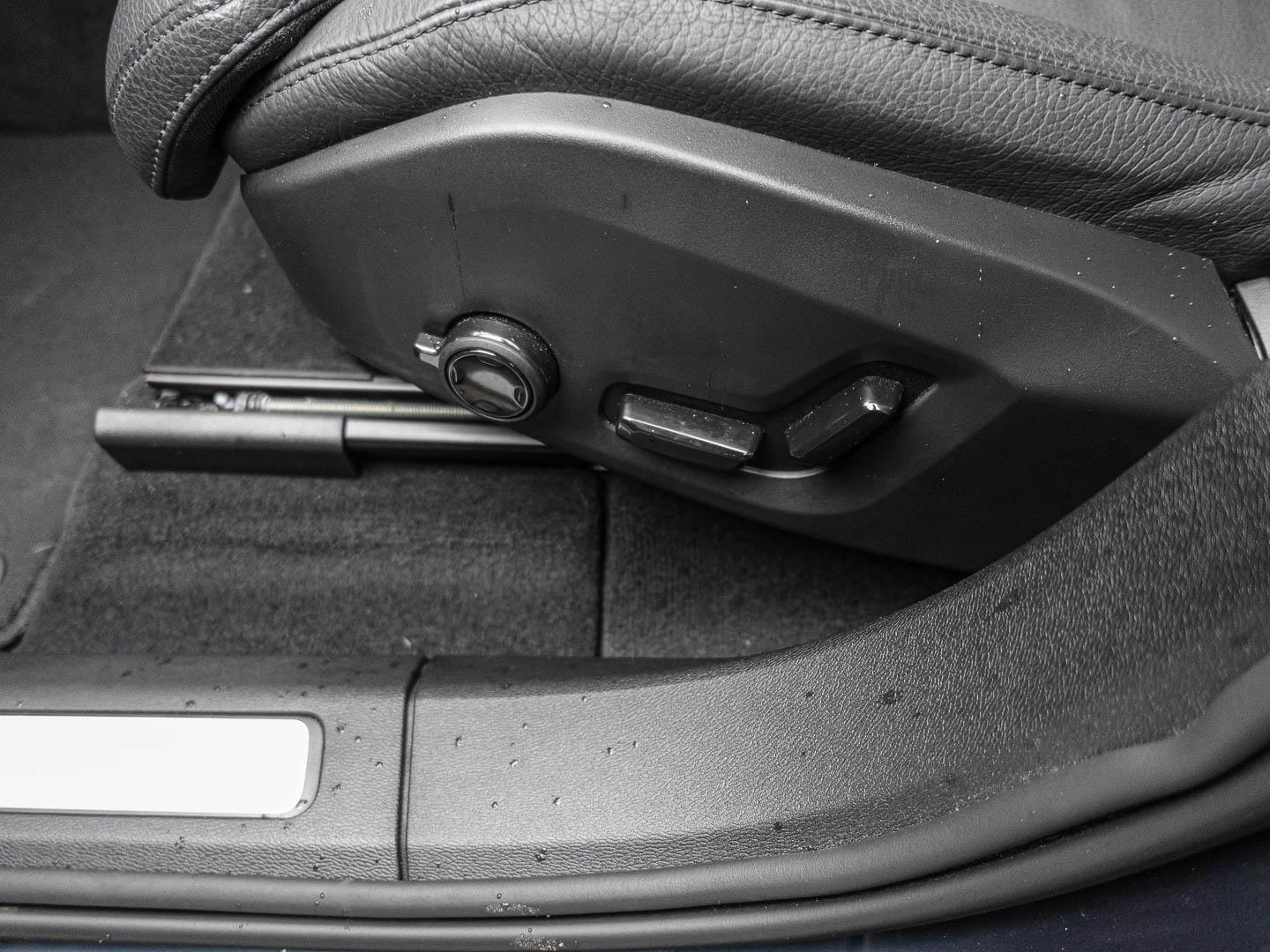 Volvo XC60 Plus Dark Recharge Plug-In Hybrid AWD T6 Tw