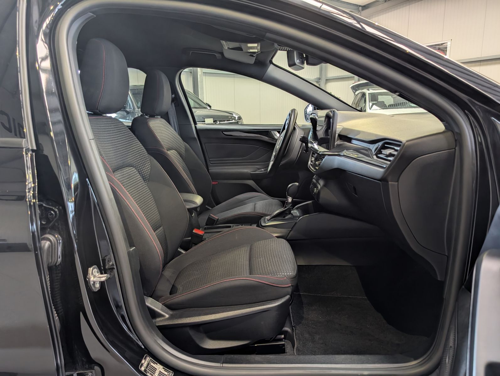 Fahrzeugabbildung Ford Focus 1.0 EcoBoost ST-Line ACC LED Styling-Paket